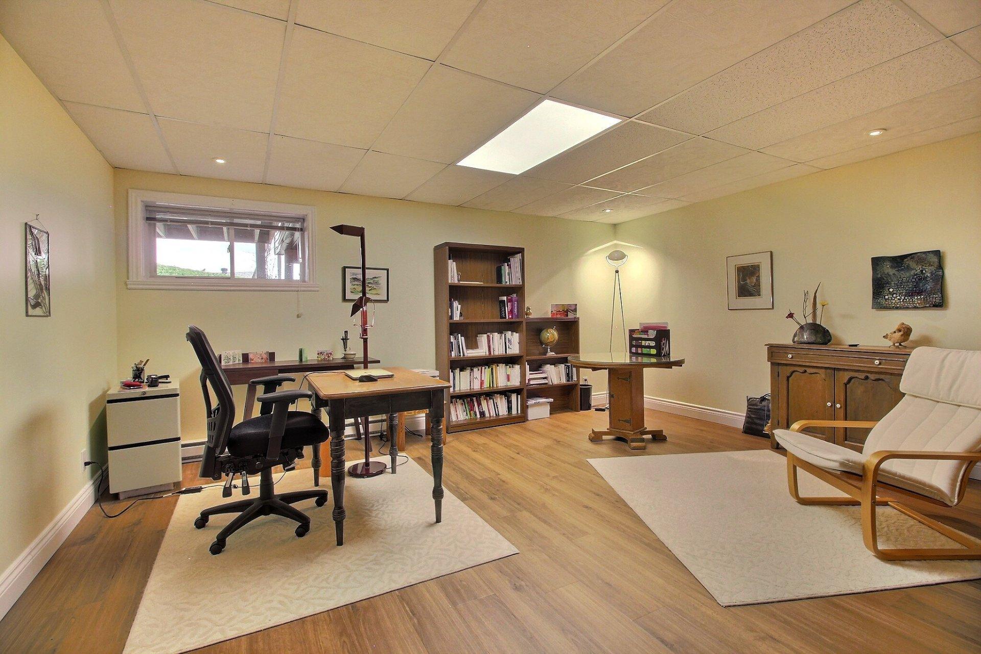 









551


Rue Gosselin

,
Magog,




QC
J1X5E1

