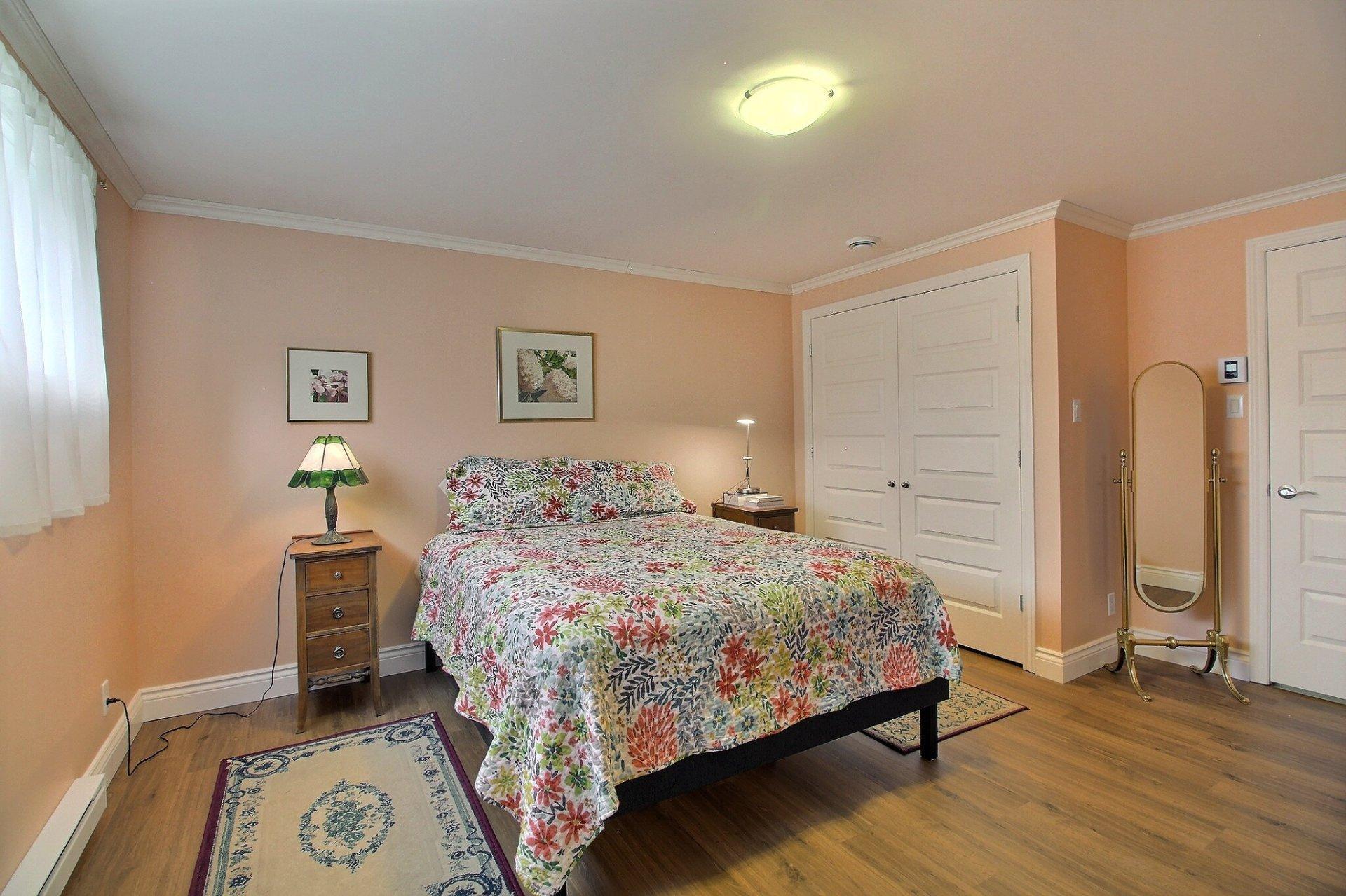 









551


Rue Gosselin

,
Magog,




QC
J1X5E1

