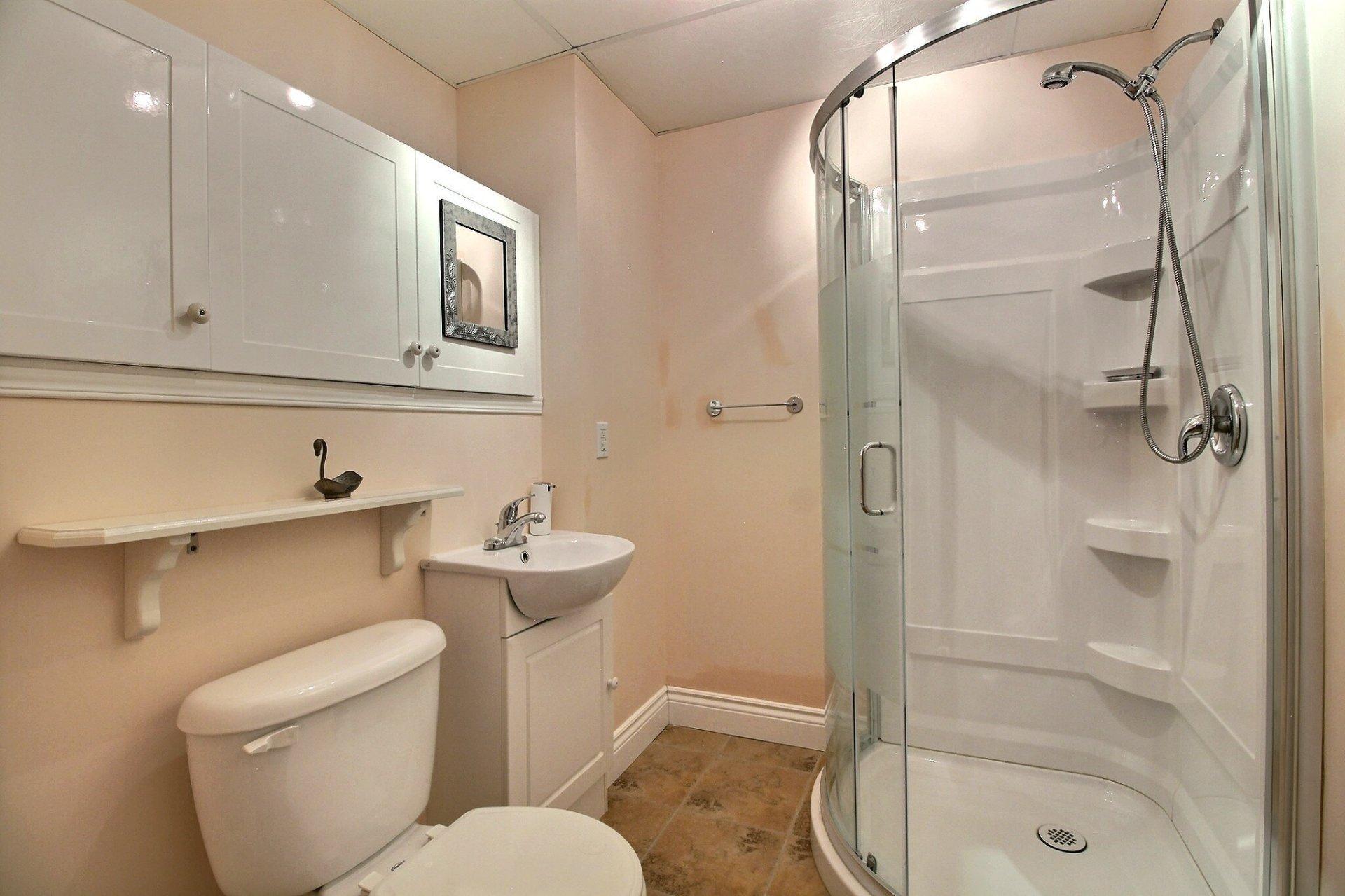 









551


Rue Gosselin

,
Magog,




QC
J1X5E1

