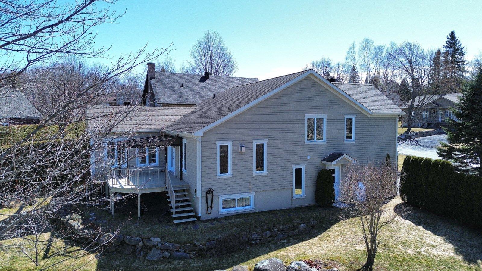 









551


Rue Gosselin

,
Magog,




QC
J1X5E1

