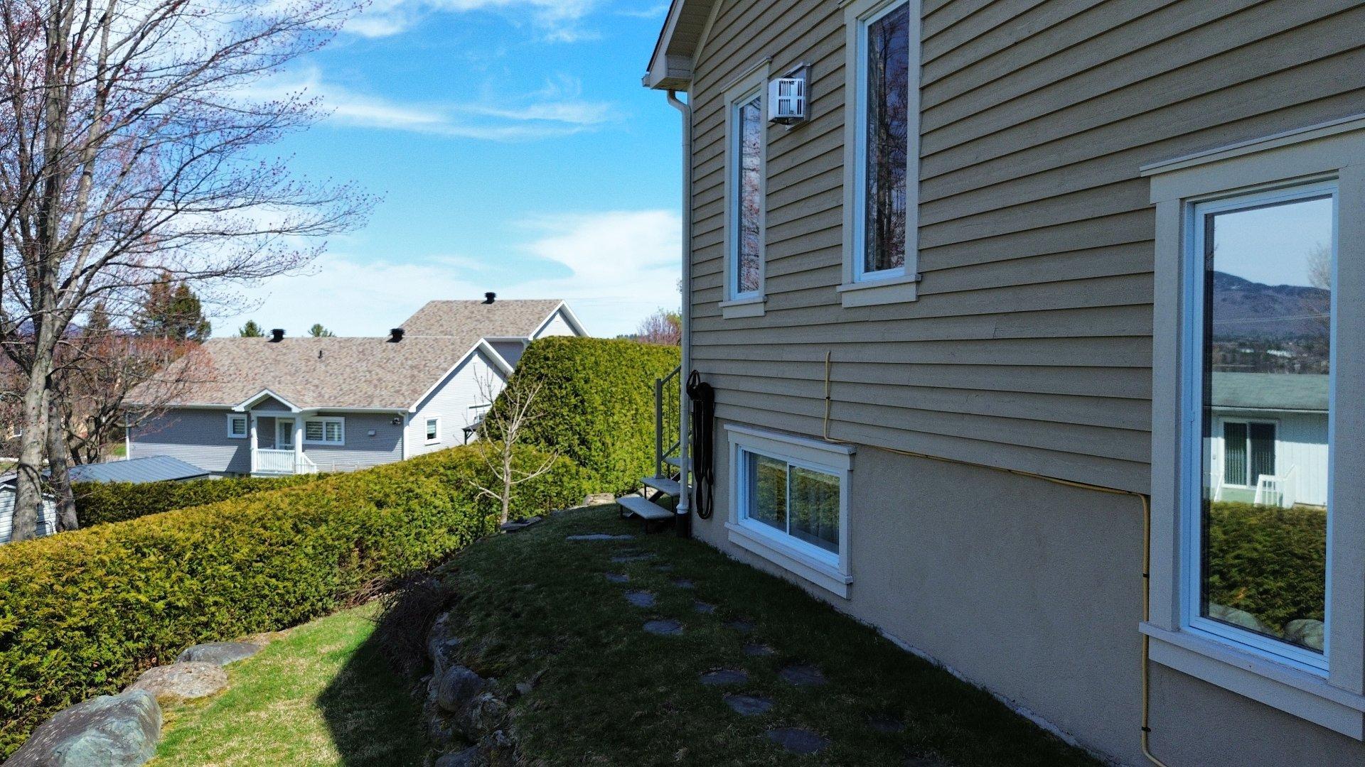 









551


Rue Gosselin

,
Magog,




QC
J1X5E1

