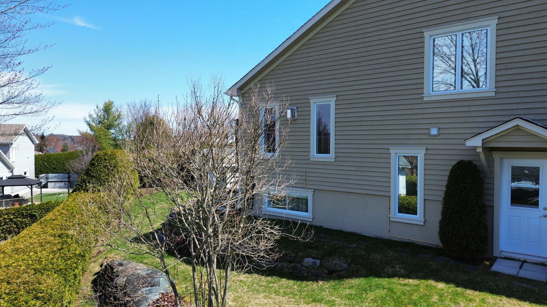 









551


Rue Gosselin

,
Magog,




QC
J1X5E1

