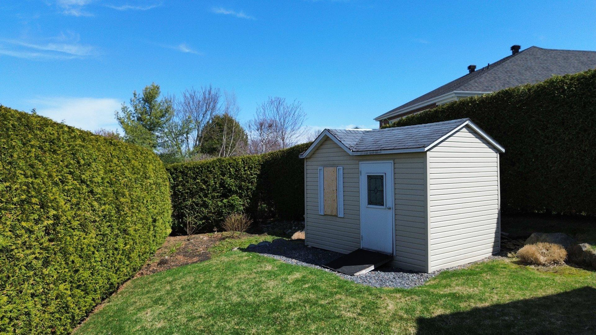 









551


Rue Gosselin

,
Magog,




QC
J1X5E1

