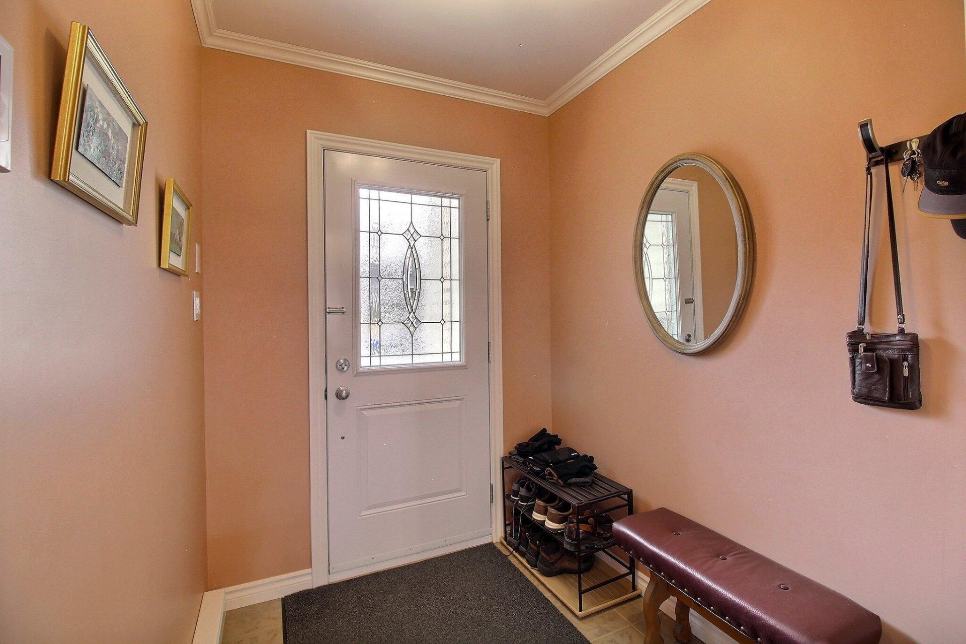 









551


Rue Gosselin

,
Magog,




QC
J1X5E1

