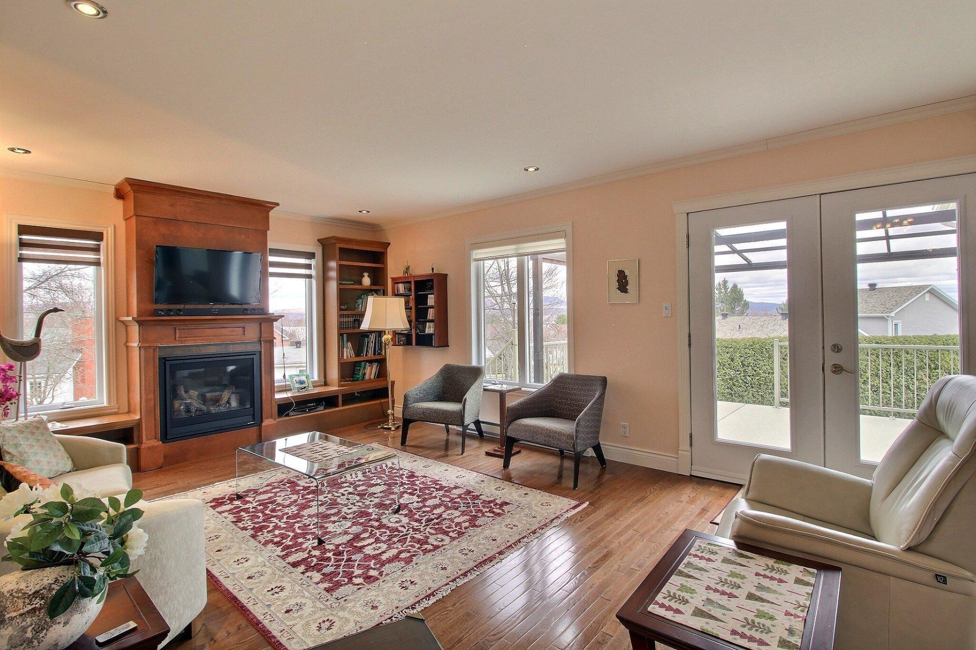 









551


Rue Gosselin

,
Magog,




QC
J1X5E1

