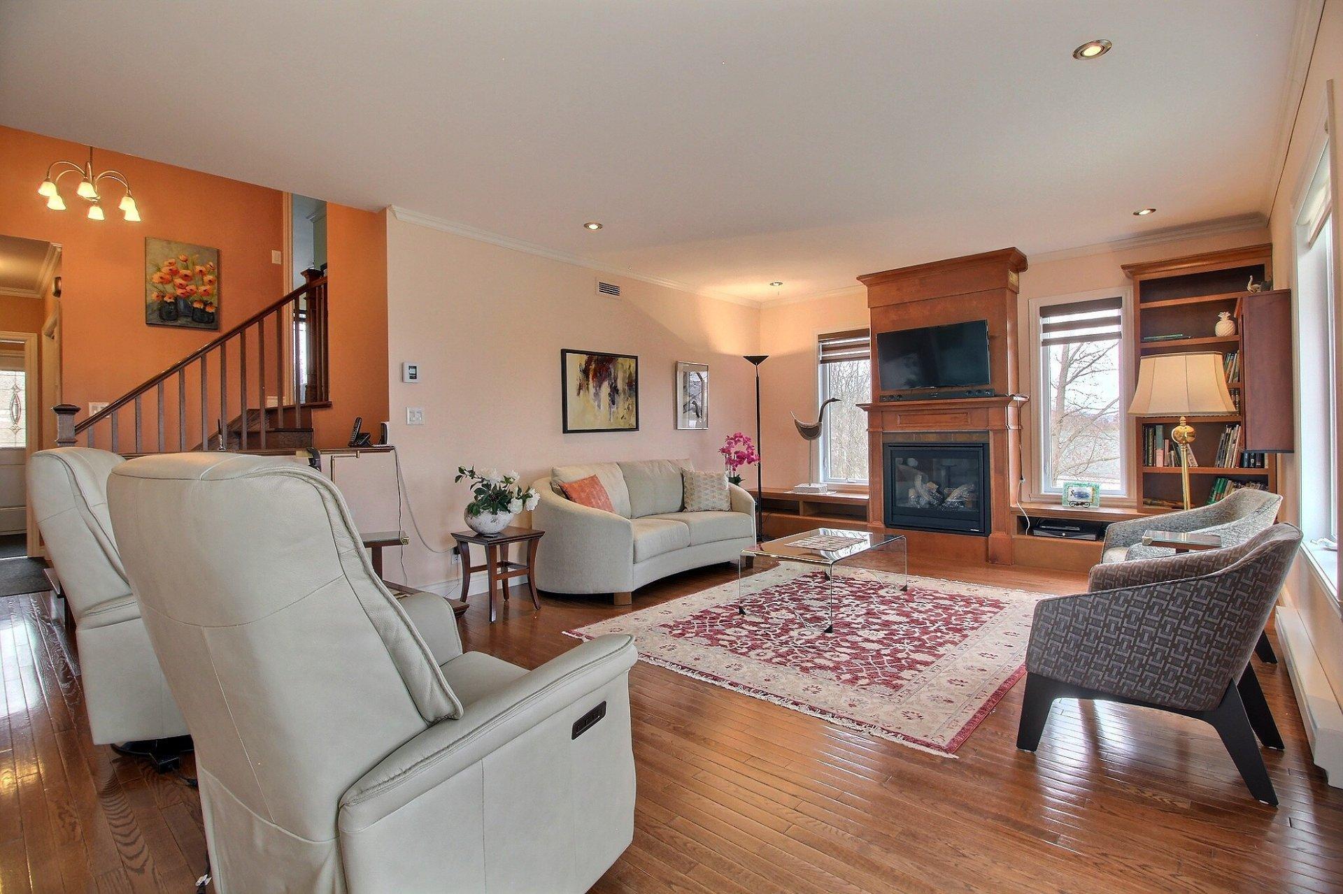 









551


Rue Gosselin

,
Magog,




QC
J1X5E1

