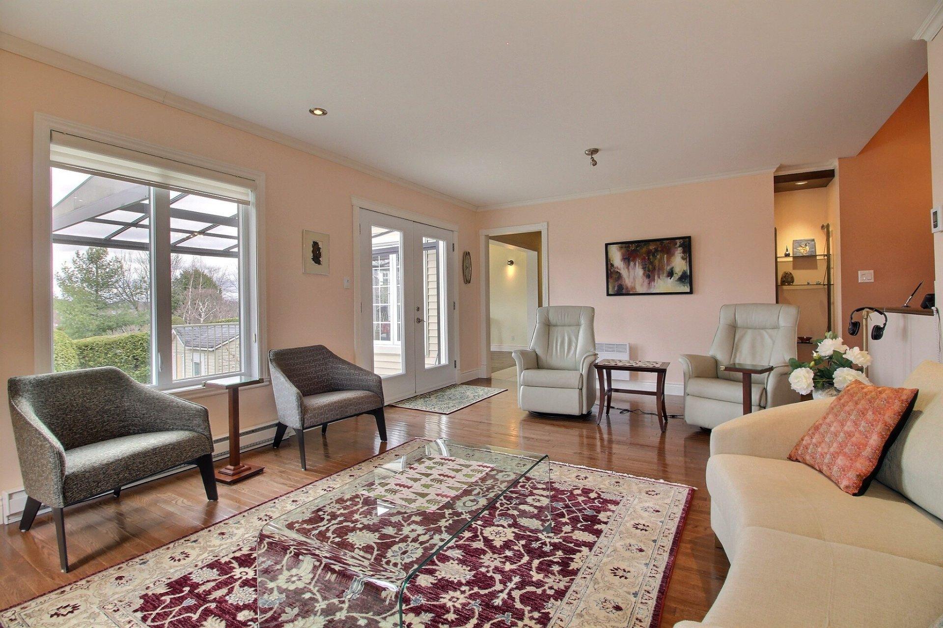 









551


Rue Gosselin

,
Magog,




QC
J1X5E1

