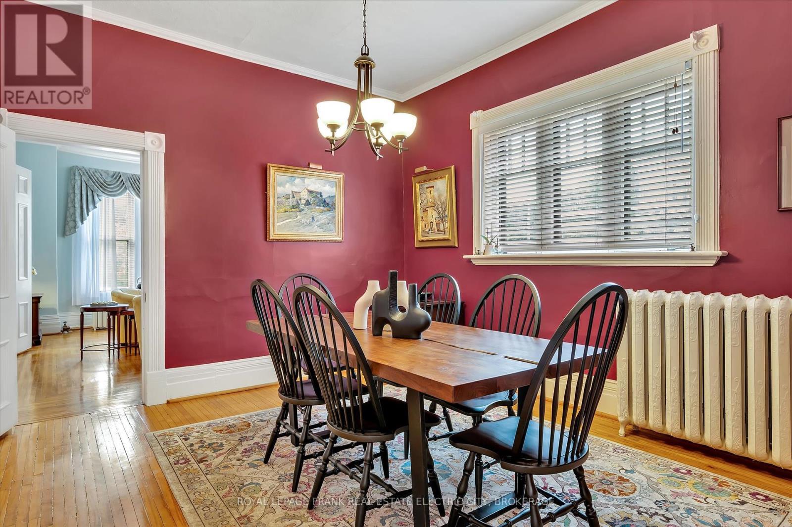 












452 HUNTER STREET W

,
Peterborough Central (Old West End),




Ontario
K9H2M8

