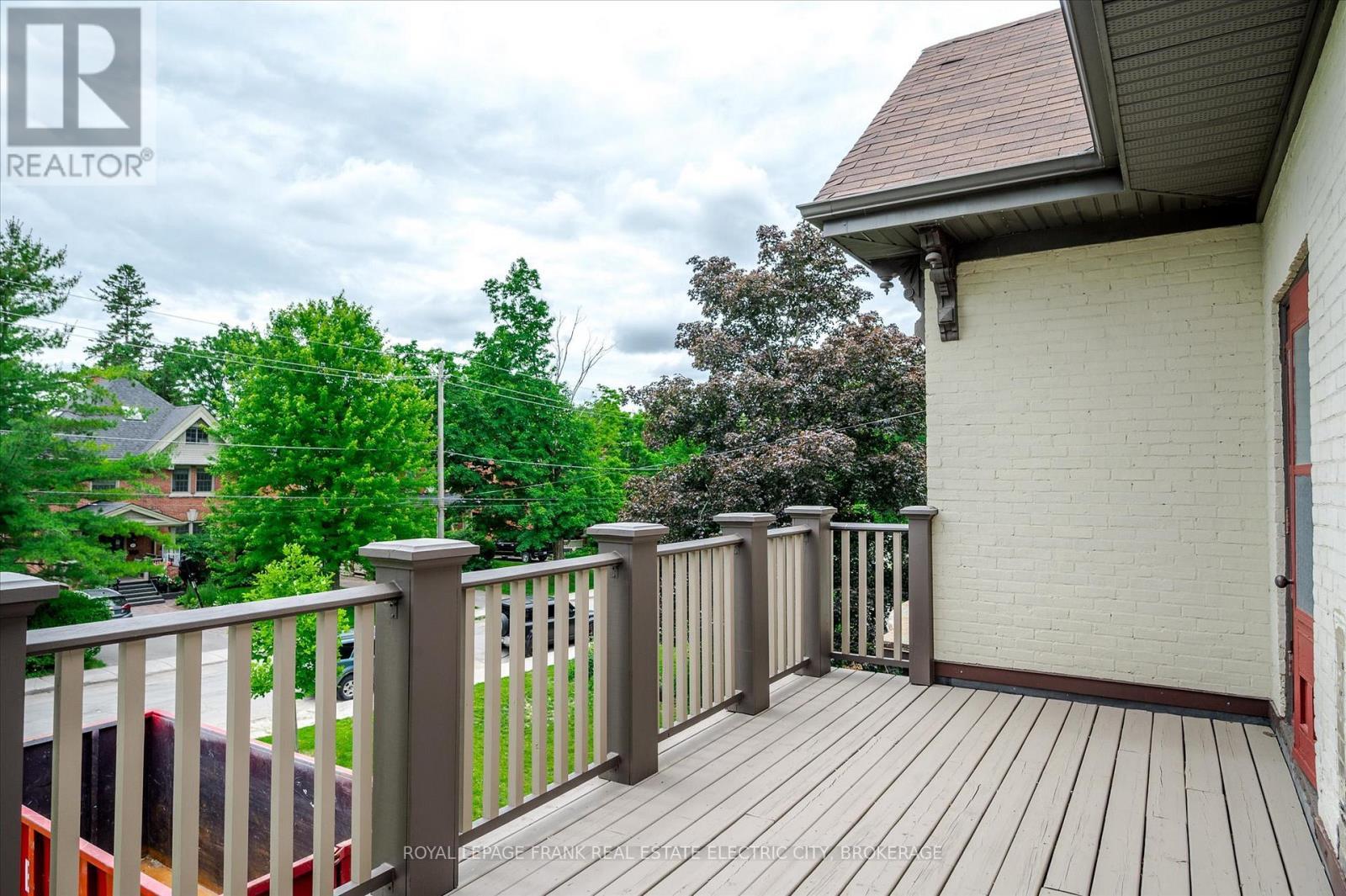 












452 HUNTER STREET W

,
Peterborough Central (Old West End),




Ontario
K9H2M8

