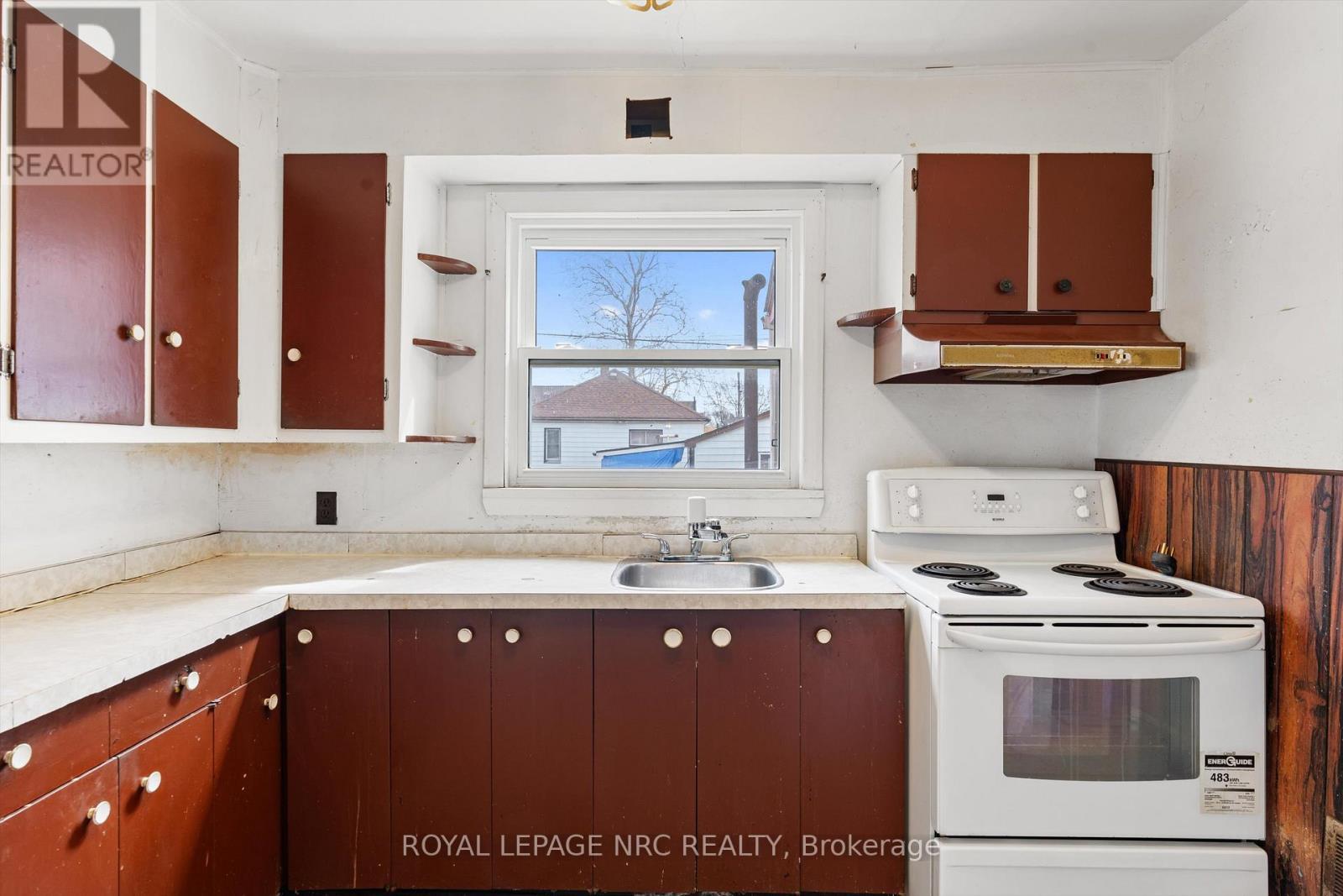 












296 MCALPINE AVENUE S

,
Welland (Lincoln/Crowland),




Ontario
L3B1V2

