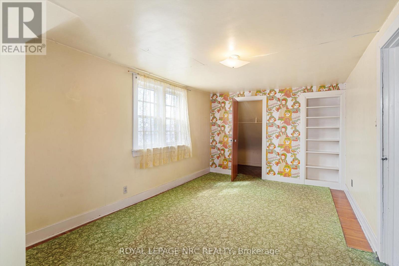 












296 MCALPINE AVENUE S

,
Welland (Lincoln/Crowland),




Ontario
L3B1V2

