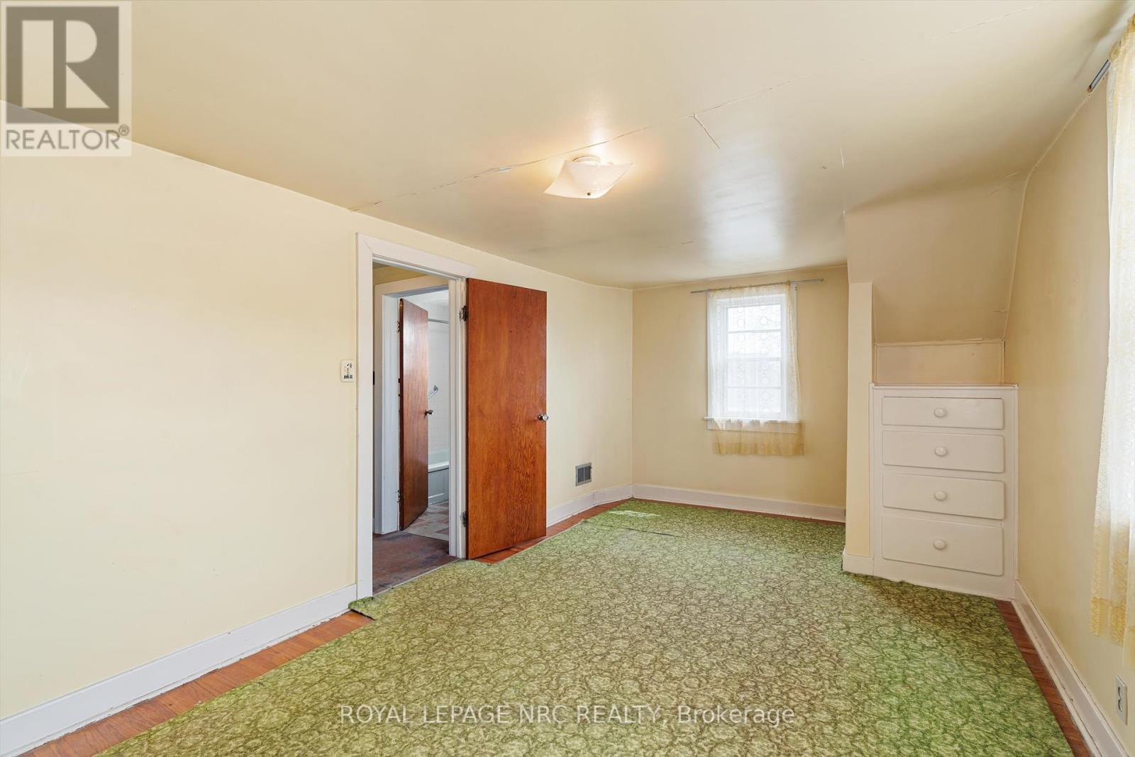 












296 MCALPINE AVENUE S

,
Welland (Lincoln/Crowland),




Ontario
L3B1V2

