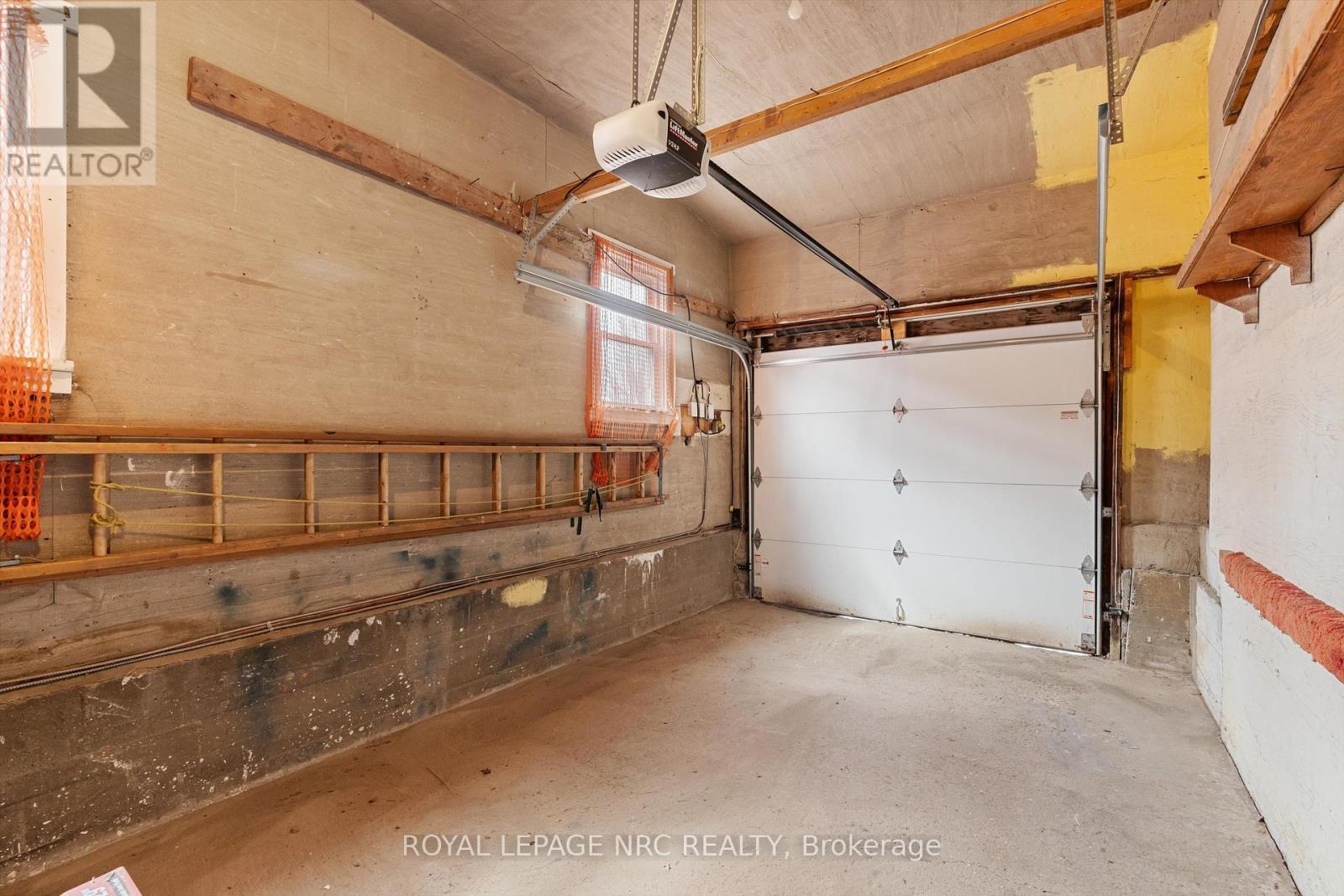 












296 MCALPINE AVENUE S

,
Welland (Lincoln/Crowland),




Ontario
L3B1V2

