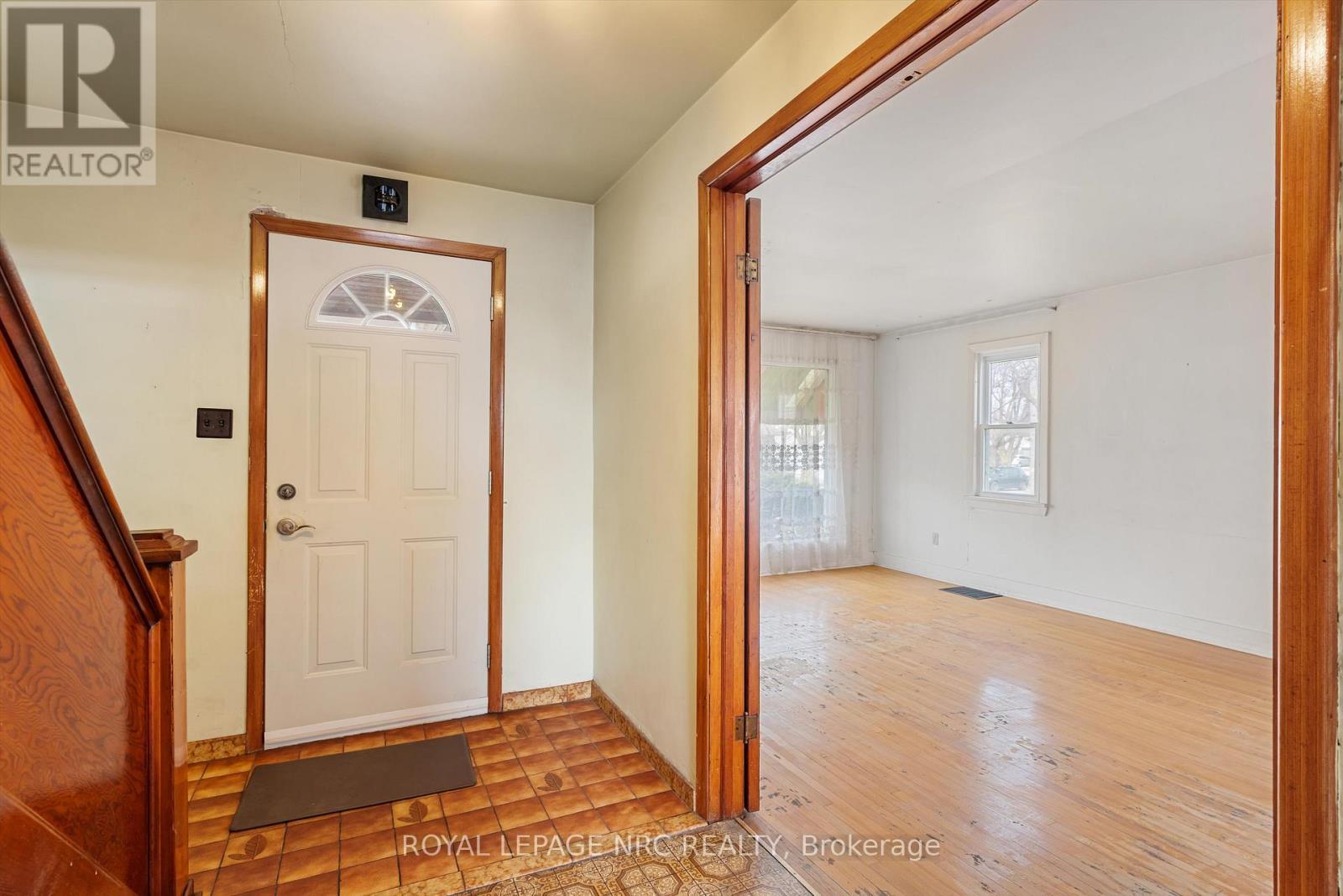 












296 MCALPINE AVENUE S

,
Welland (Lincoln/Crowland),




Ontario
L3B1V2

