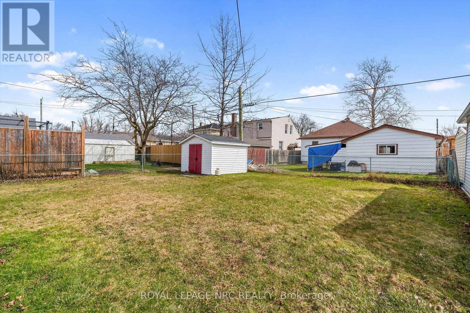 












296 MCALPINE AVENUE S

,
Welland (Lincoln/Crowland),




Ontario
L3B1V2

