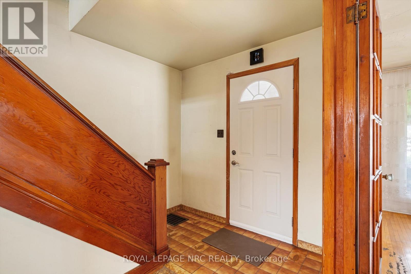 












296 MCALPINE AVENUE S

,
Welland (Lincoln/Crowland),




Ontario
L3B1V2

