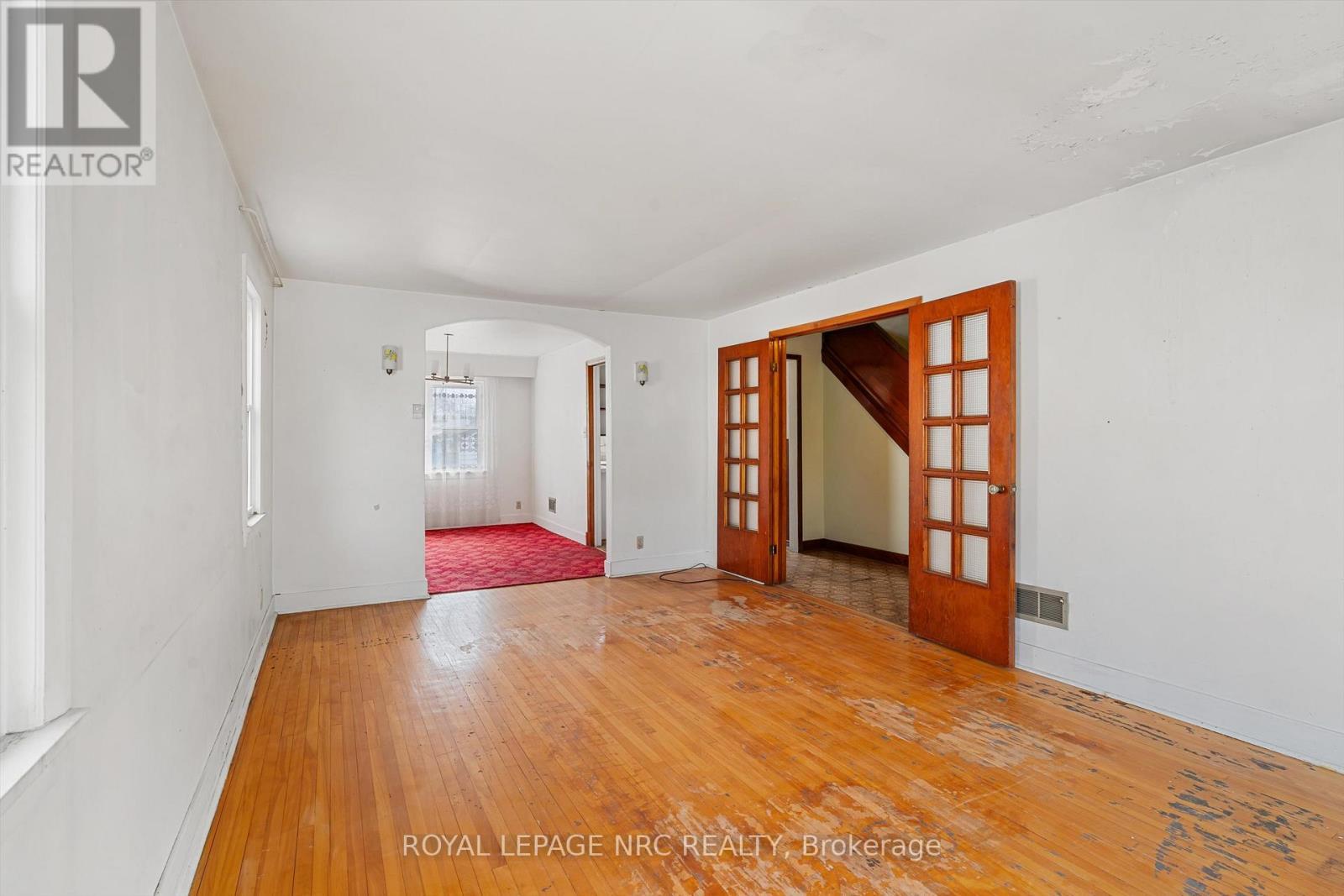 












296 MCALPINE AVENUE S

,
Welland (Lincoln/Crowland),




Ontario
L3B1V2


