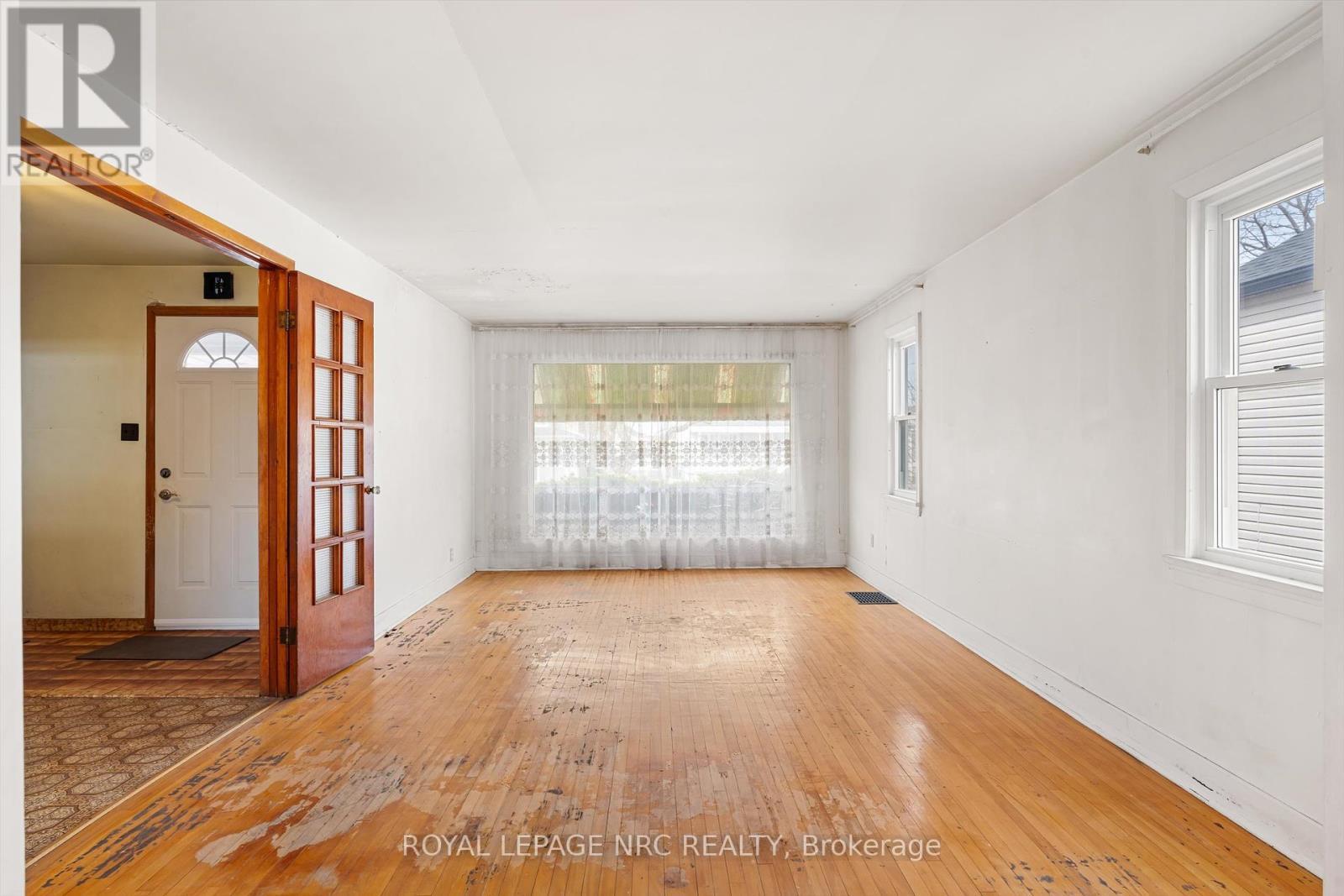 












296 MCALPINE AVENUE S

,
Welland (Lincoln/Crowland),




Ontario
L3B1V2

