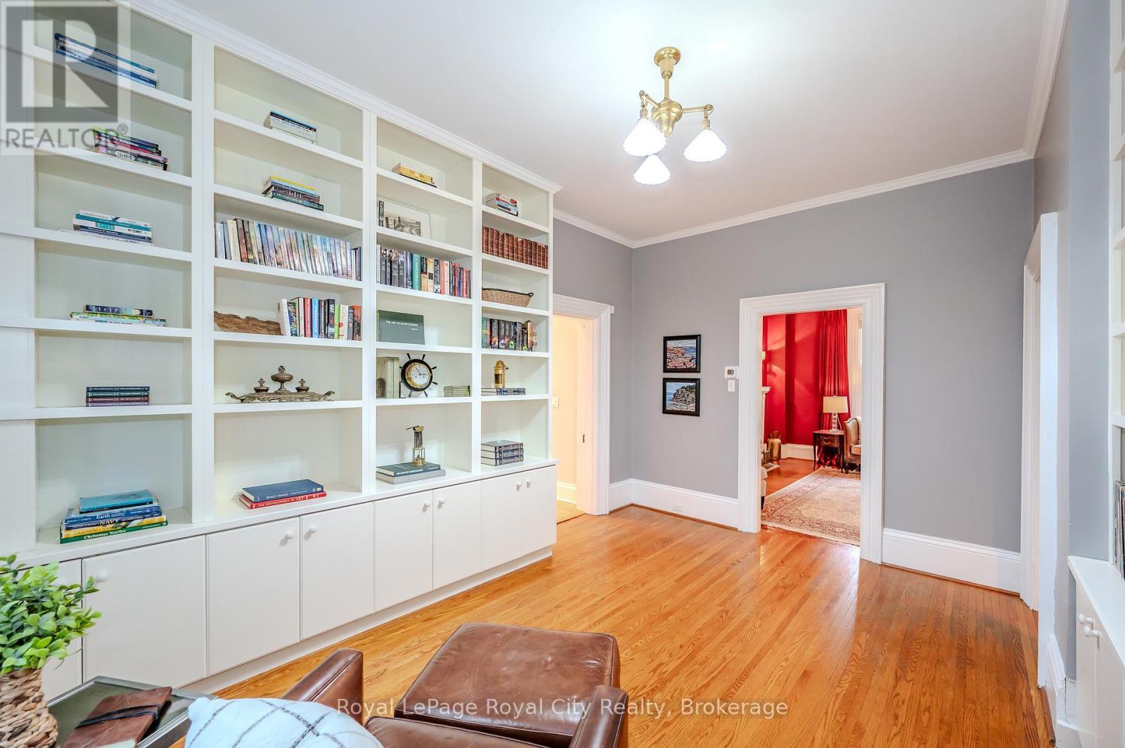 












42 LIVERPOOL STREET

,
Guelph (Downtown),




Ontario
N1H2K9


