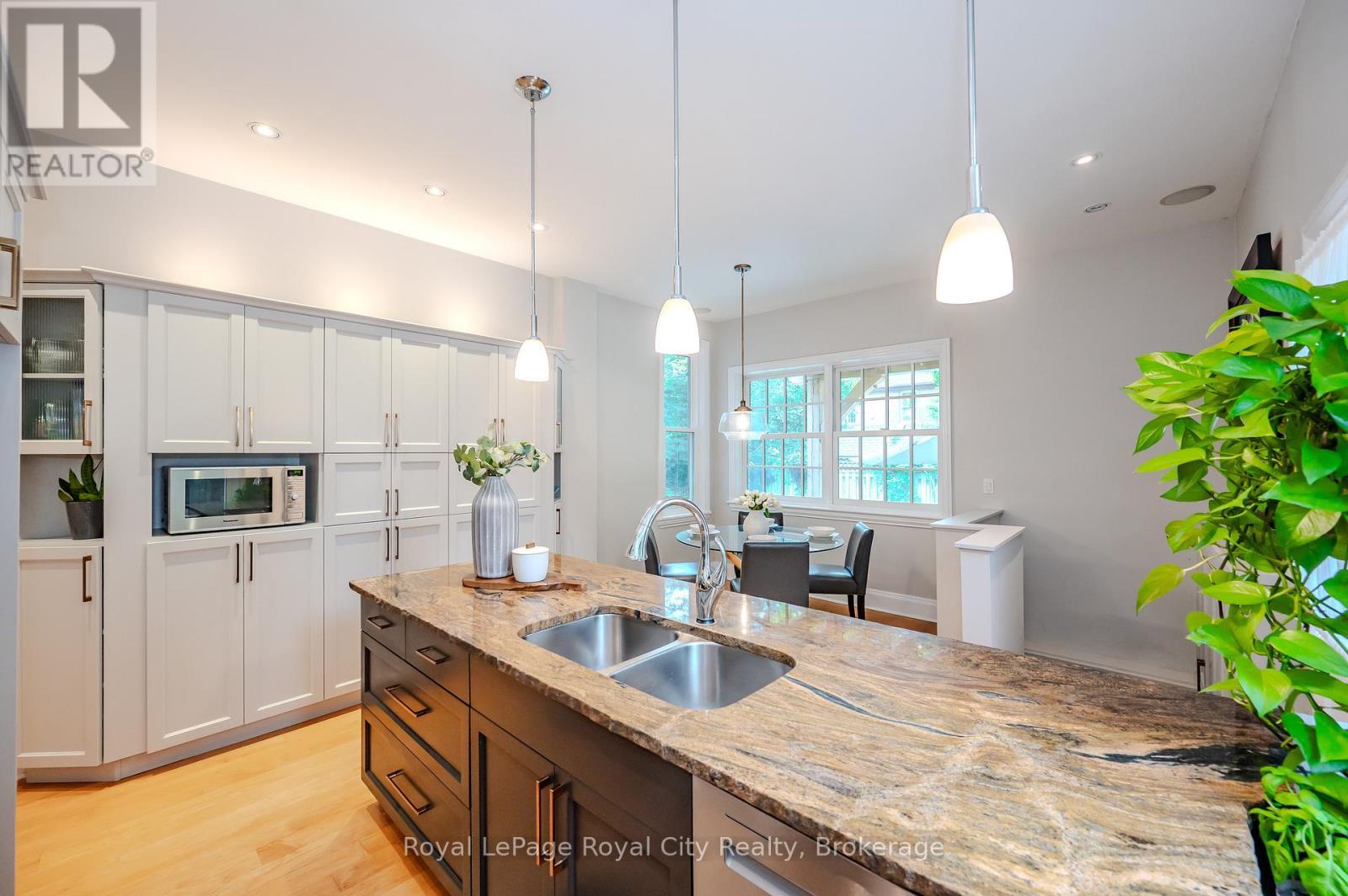 












42 LIVERPOOL STREET

,
Guelph (Downtown),




Ontario
N1H2K9

