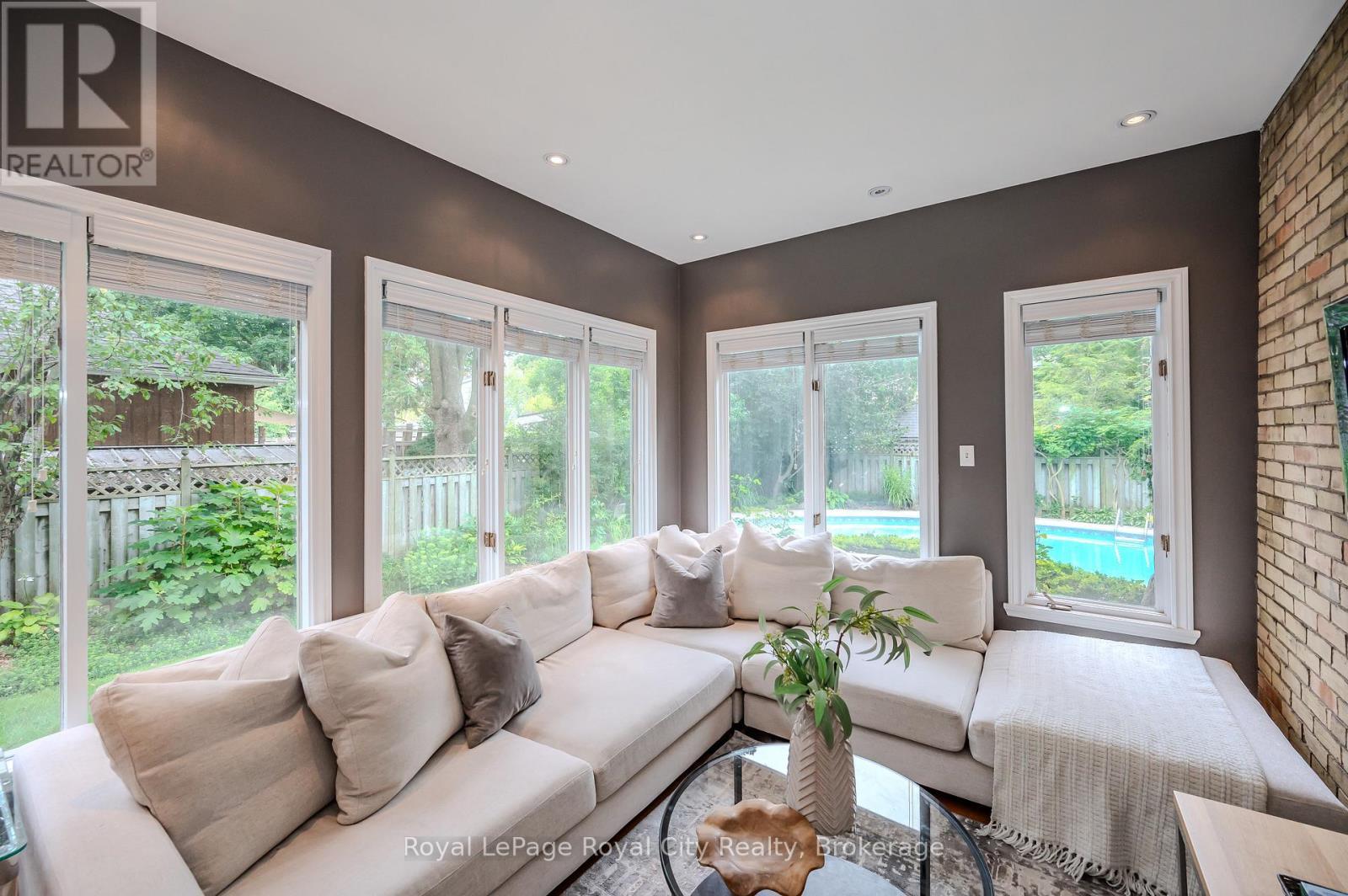 












42 LIVERPOOL STREET

,
Guelph (Downtown),




Ontario
N1H2K9

