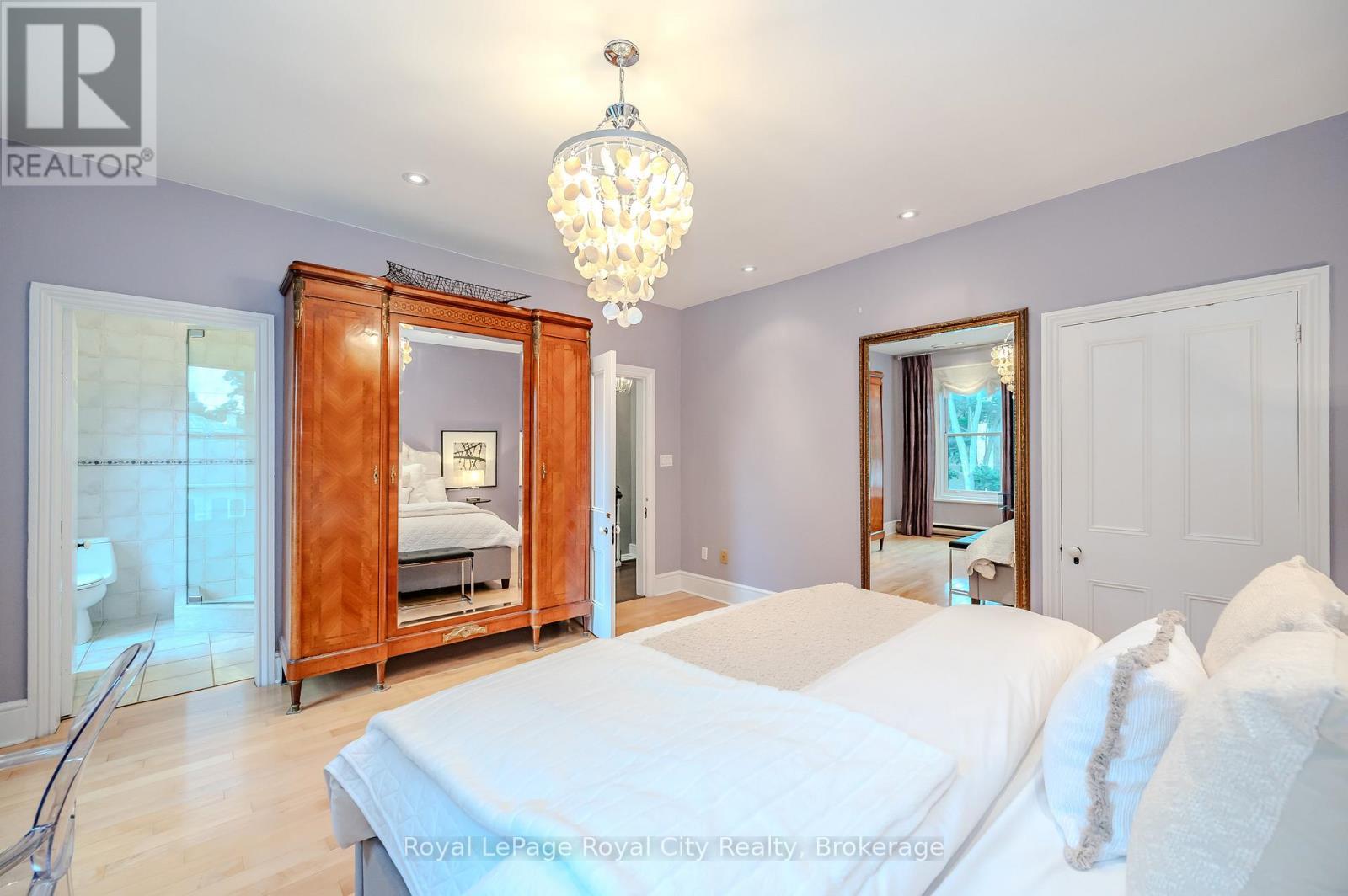 












42 LIVERPOOL STREET

,
Guelph (Downtown),




Ontario
N1H2K9

