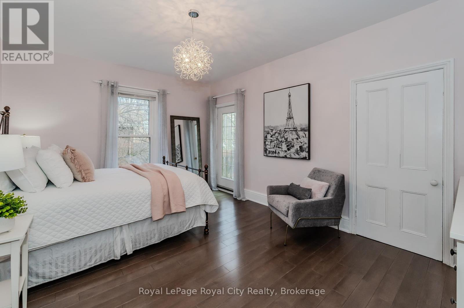 












42 LIVERPOOL STREET

,
Guelph (Downtown),




Ontario
N1H2K9

