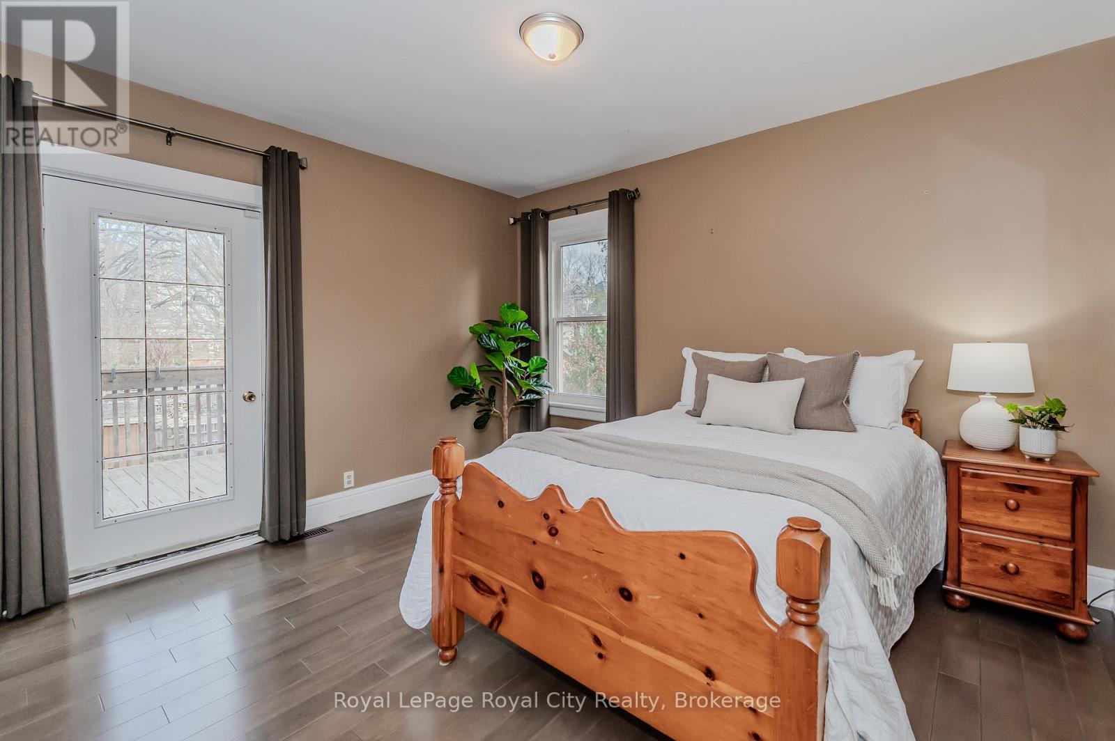 












42 LIVERPOOL STREET

,
Guelph (Downtown),




Ontario
N1H2K9

