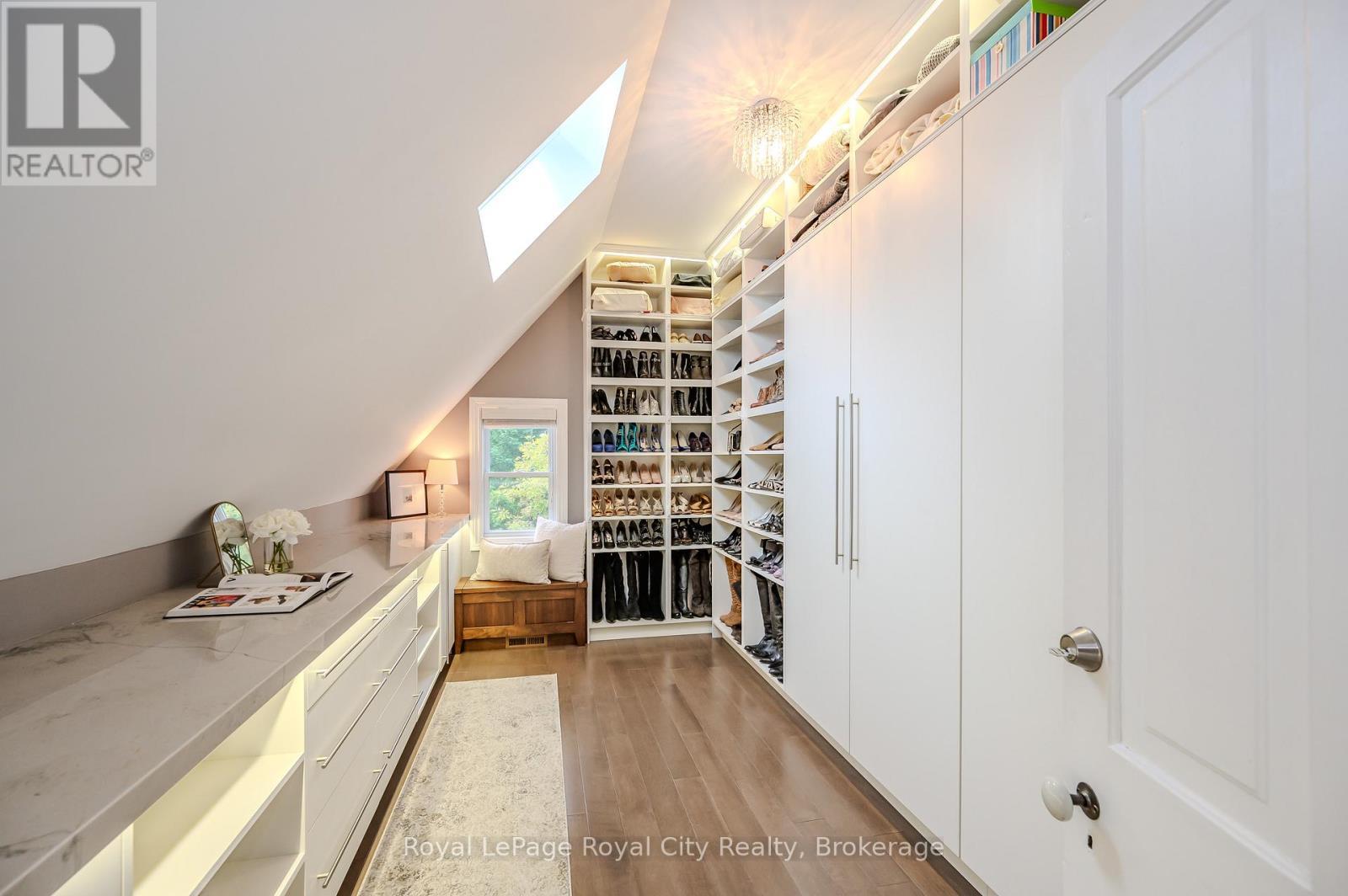 












42 LIVERPOOL STREET

,
Guelph (Downtown),




Ontario
N1H2K9

