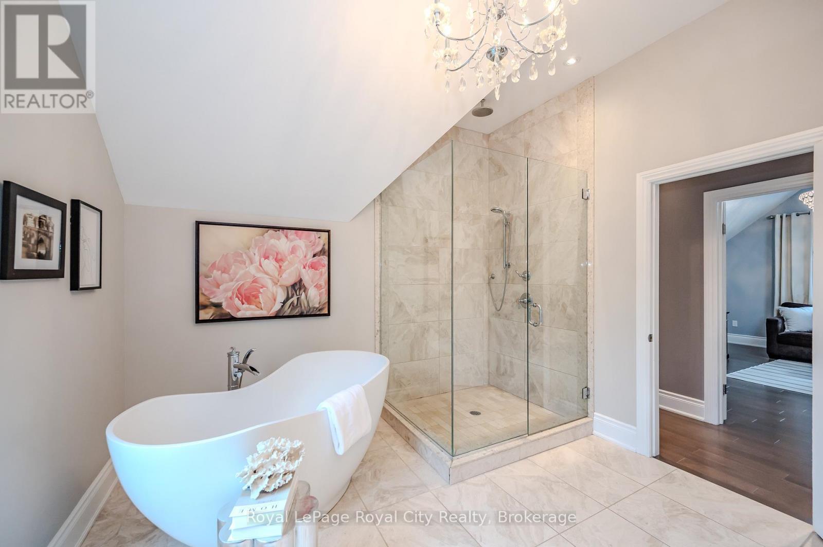 












42 LIVERPOOL STREET

,
Guelph (Downtown),




Ontario
N1H2K9

