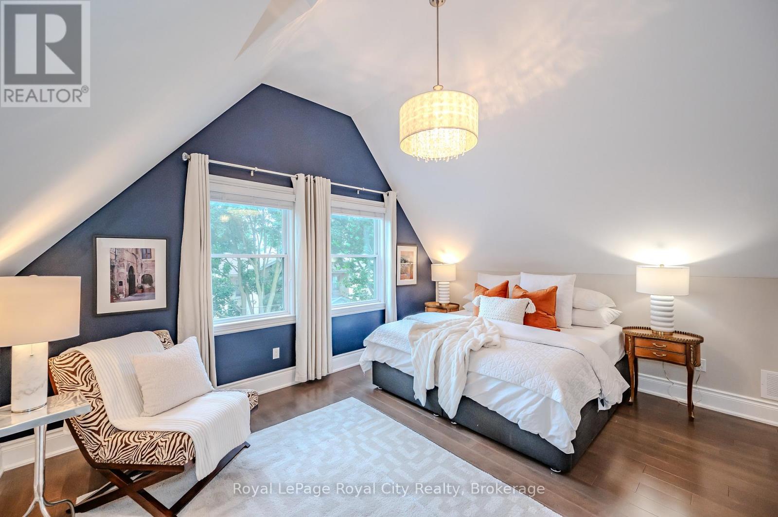 












42 LIVERPOOL STREET

,
Guelph (Downtown),




Ontario
N1H2K9

