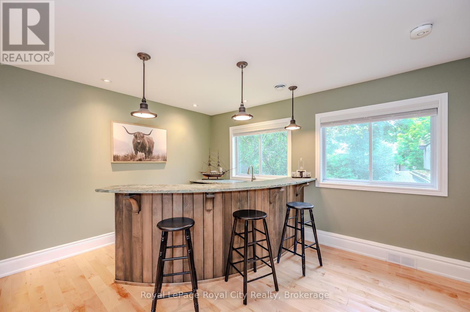 












42 LIVERPOOL STREET

,
Guelph (Downtown),




Ontario
N1H2K9

