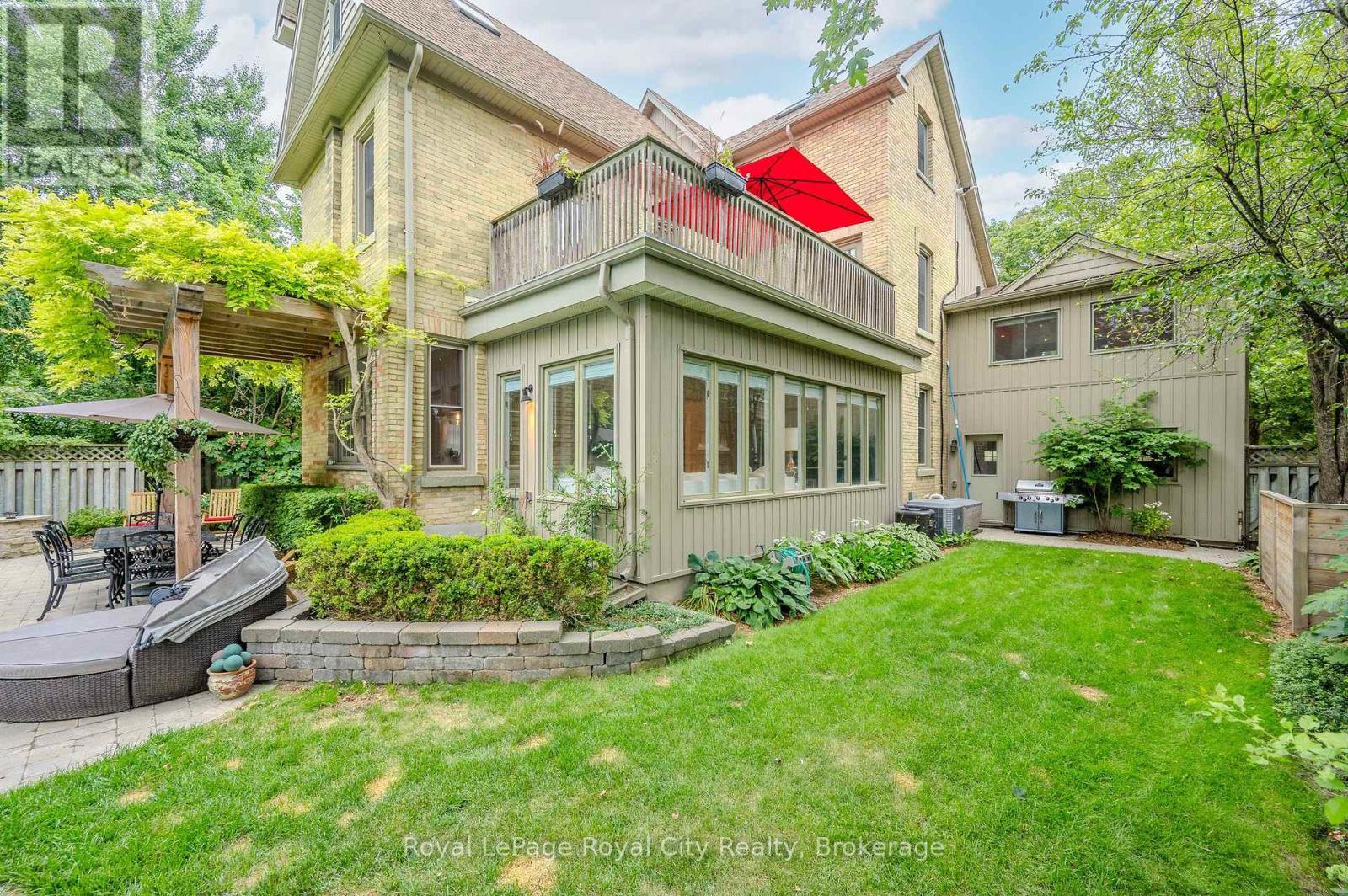 












42 LIVERPOOL STREET

,
Guelph (Downtown),




Ontario
N1H2K9

