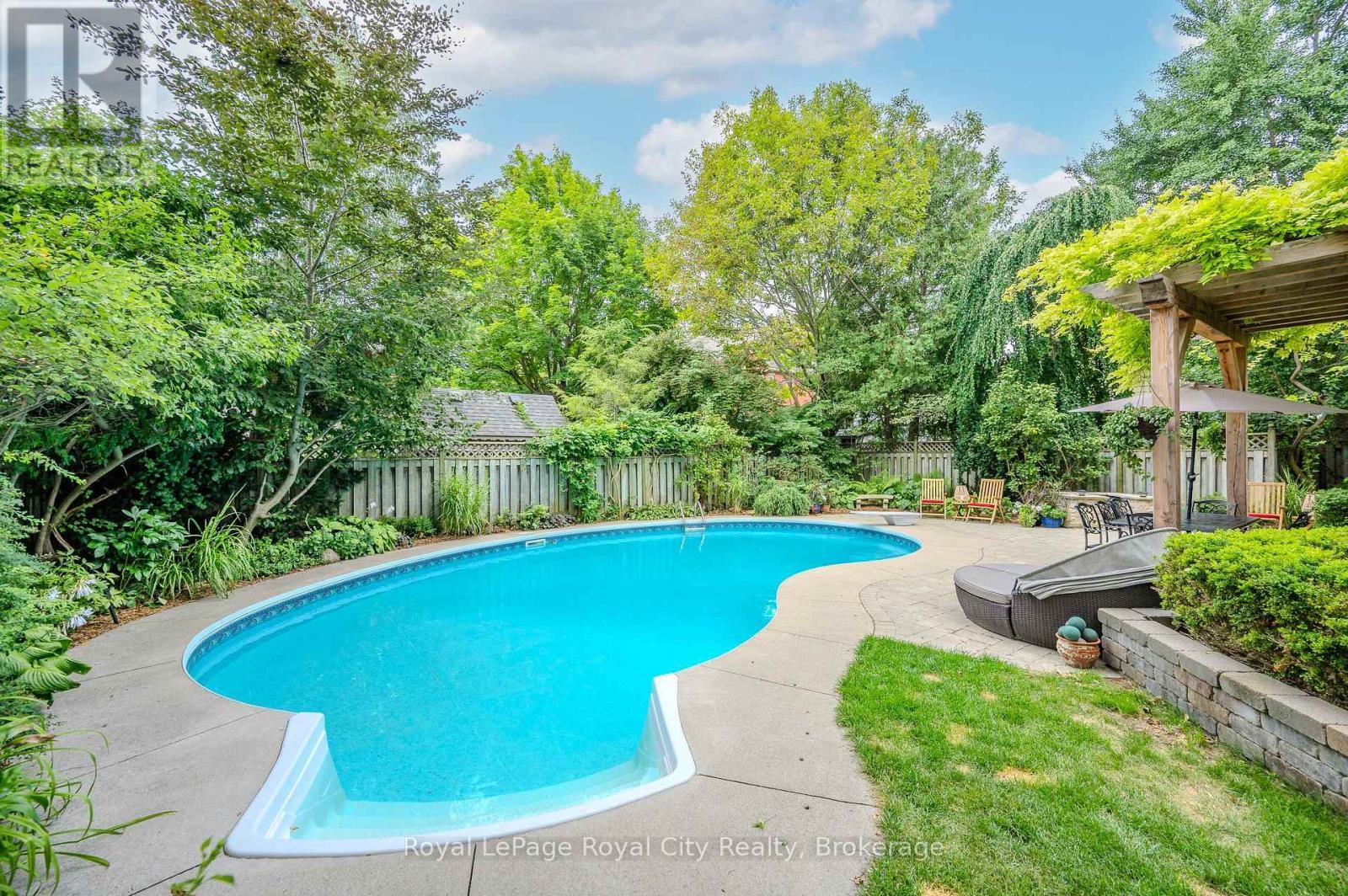 












42 LIVERPOOL STREET

,
Guelph (Downtown),




Ontario
N1H2K9

