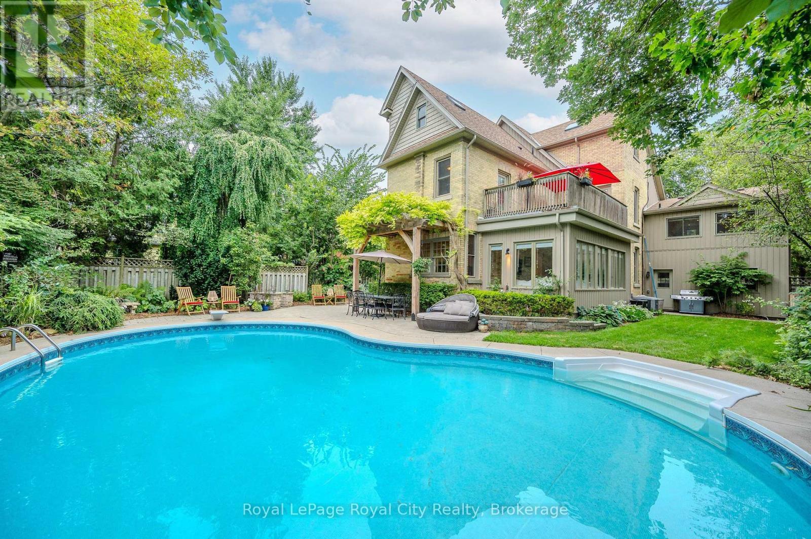 












42 LIVERPOOL STREET

,
Guelph (Downtown),




Ontario
N1H2K9

