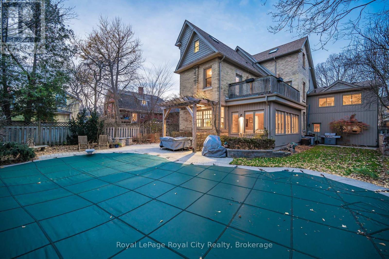 












42 LIVERPOOL STREET

,
Guelph (Downtown),




Ontario
N1H2K9


