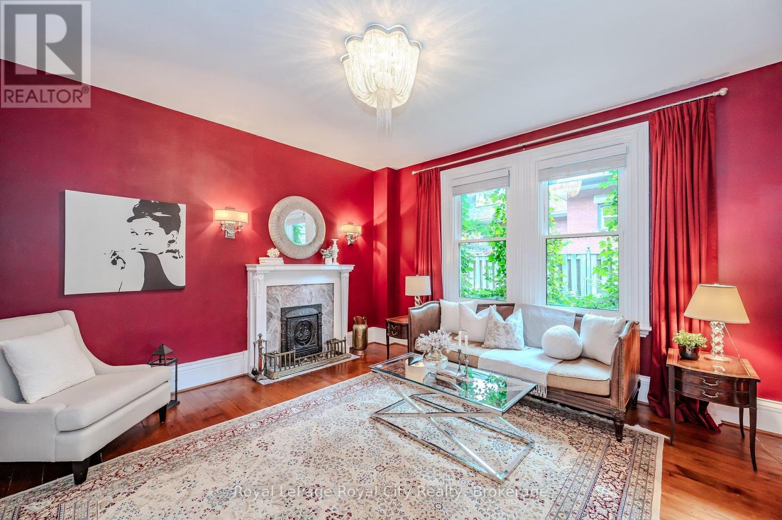 












42 LIVERPOOL STREET

,
Guelph (Downtown),




Ontario
N1H2K9

