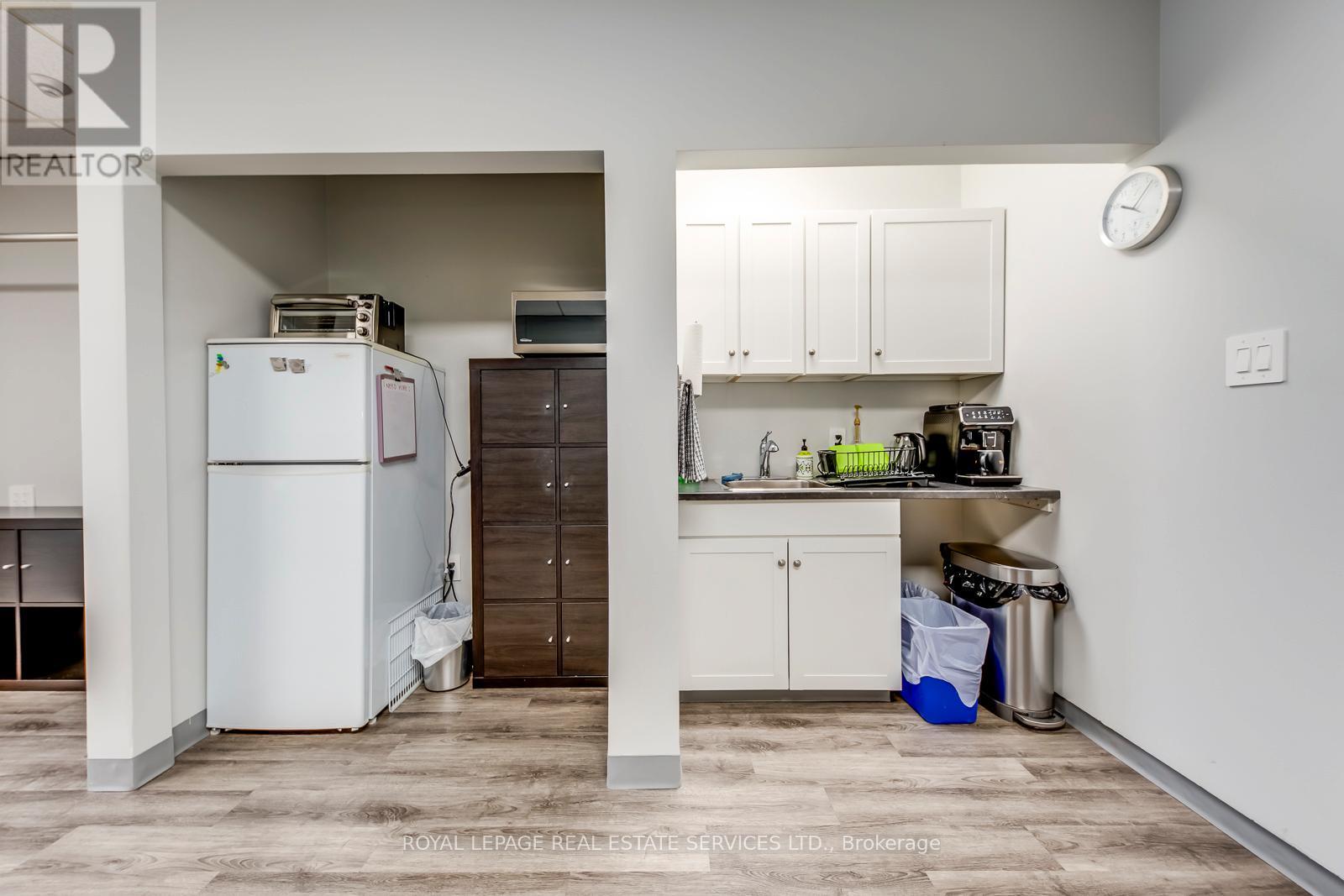 












303 - 3310 SOUTH SERVICE ROAD S

,
Burlington,




Ontario
L7N3M6

