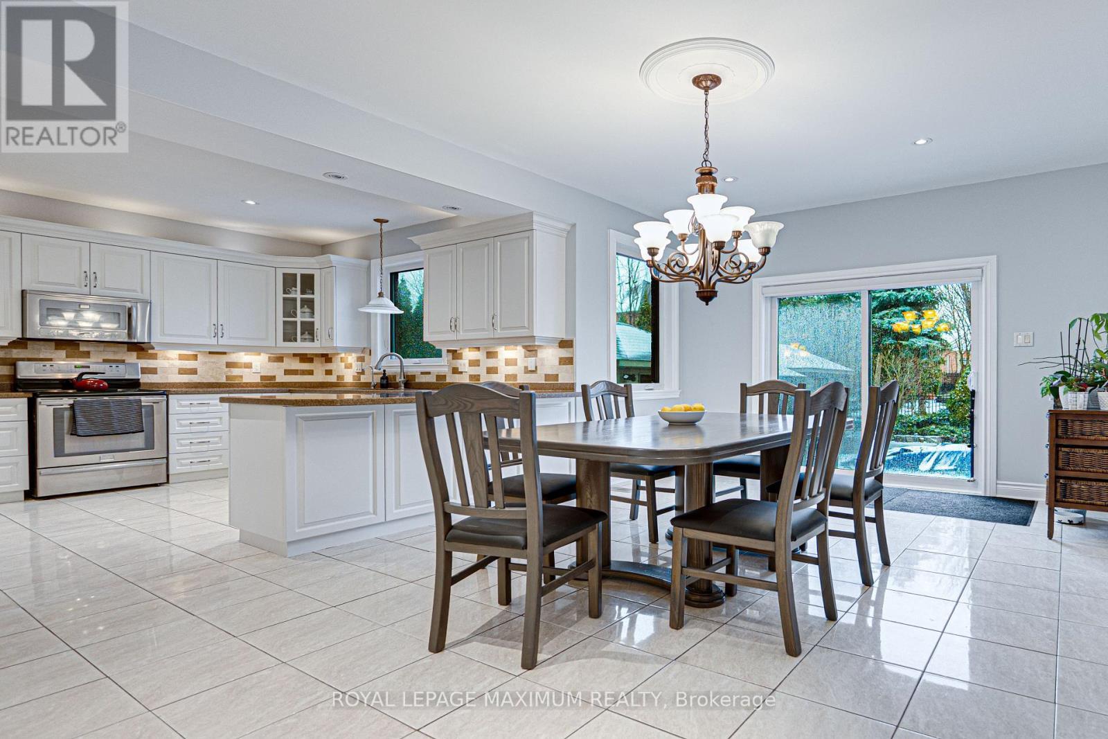 












222 KIMBER CRESCENT

,
Vaughan,




Ontario
L4L9K3

