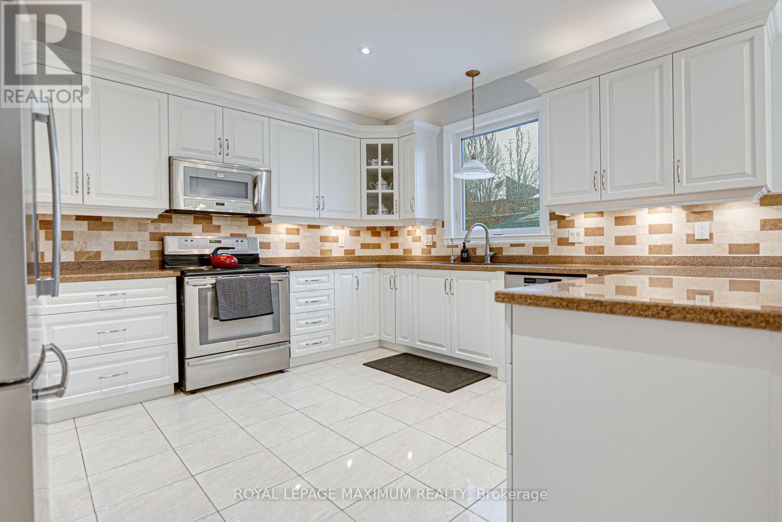 












222 KIMBER CRESCENT

,
Vaughan,




Ontario
L4L9K3

