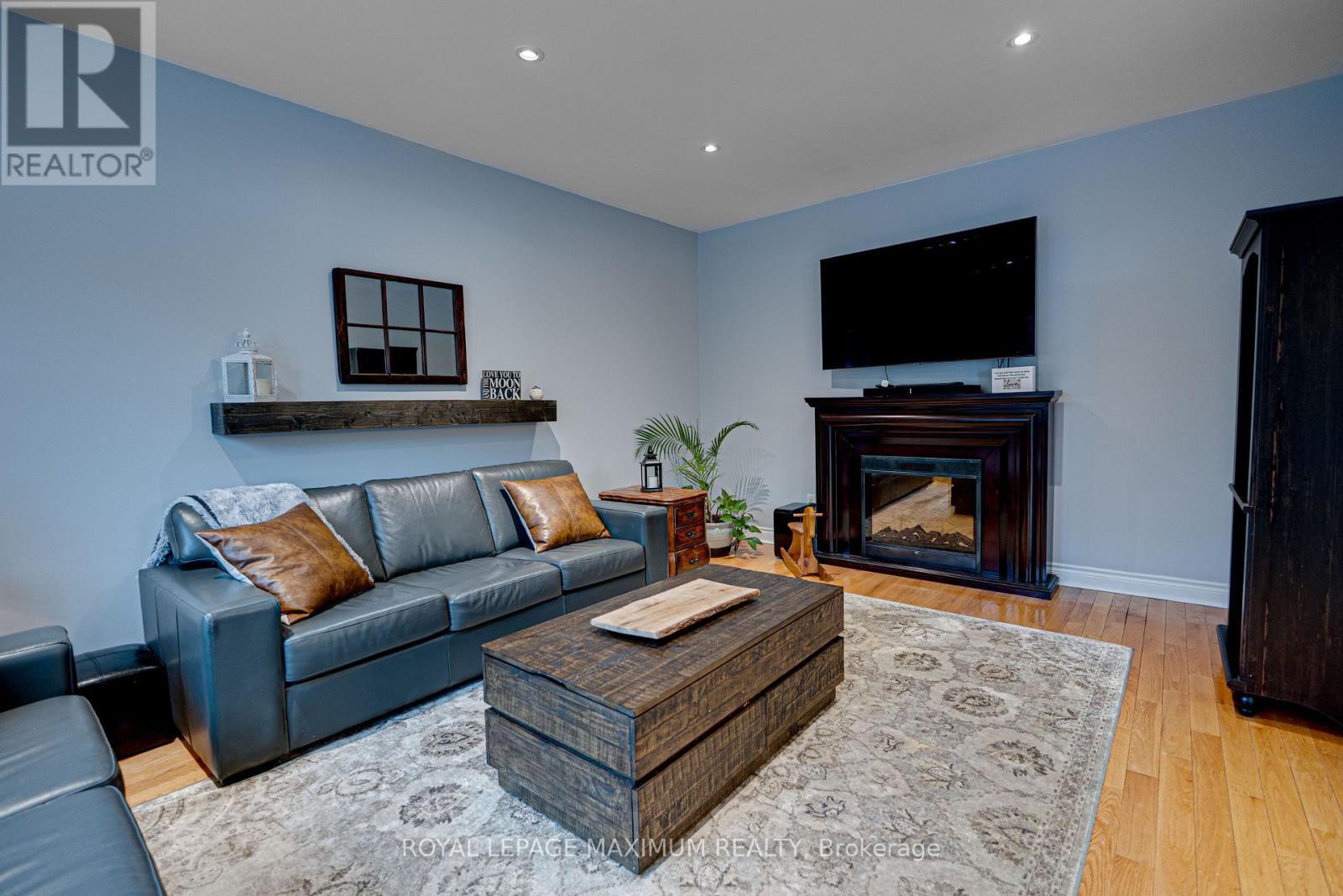 












222 KIMBER CRESCENT

,
Vaughan,




Ontario
L4L9K3

