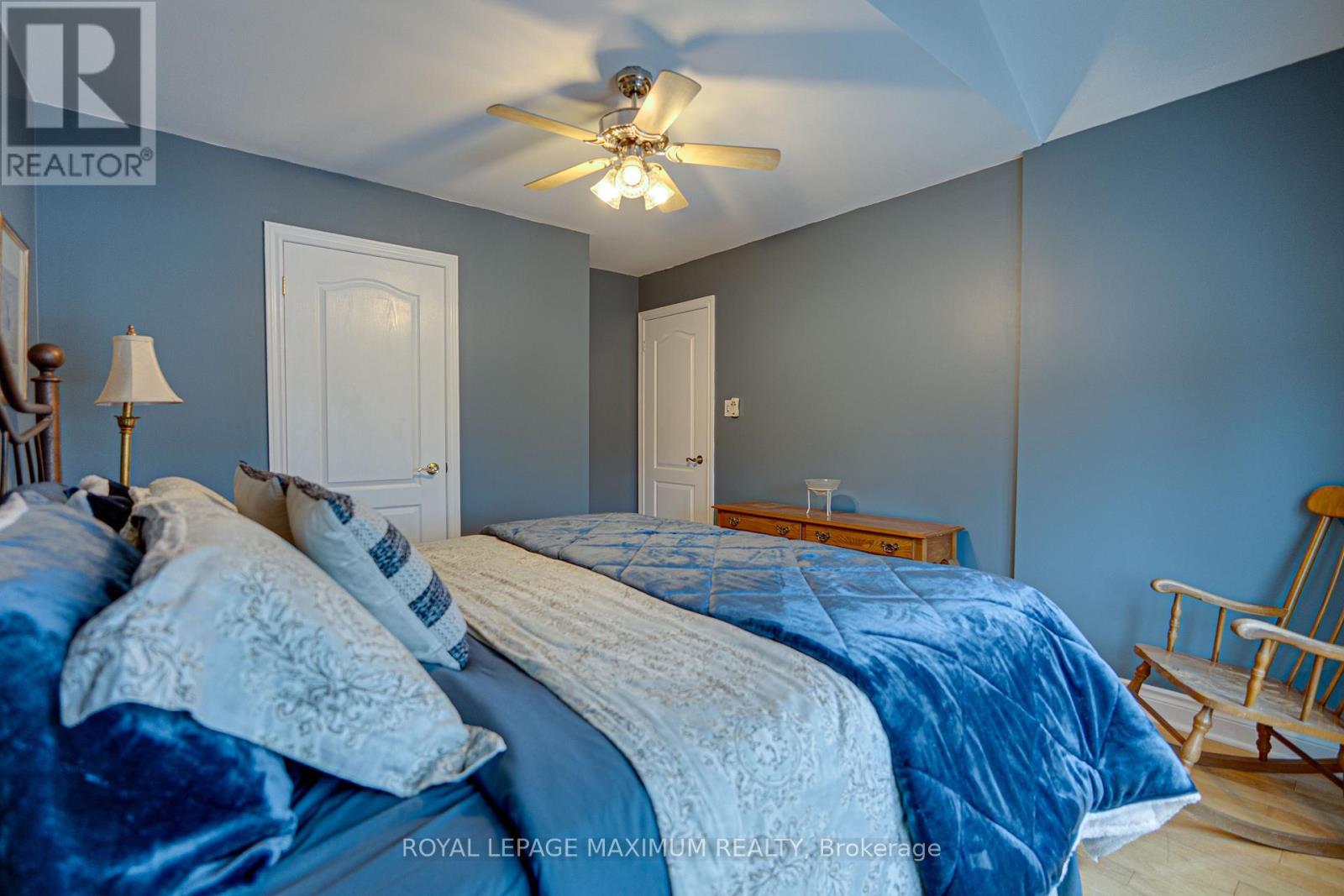 












222 KIMBER CRESCENT

,
Vaughan,




Ontario
L4L9K3

