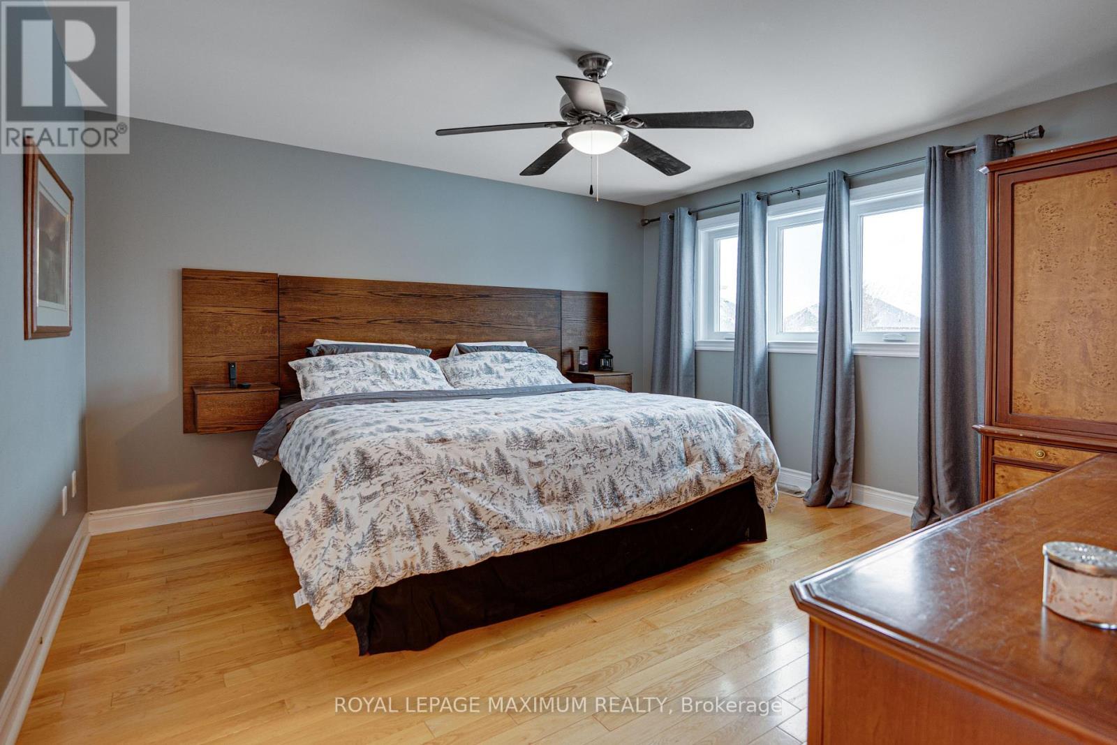 












222 KIMBER CRESCENT

,
Vaughan,




Ontario
L4L9K3

