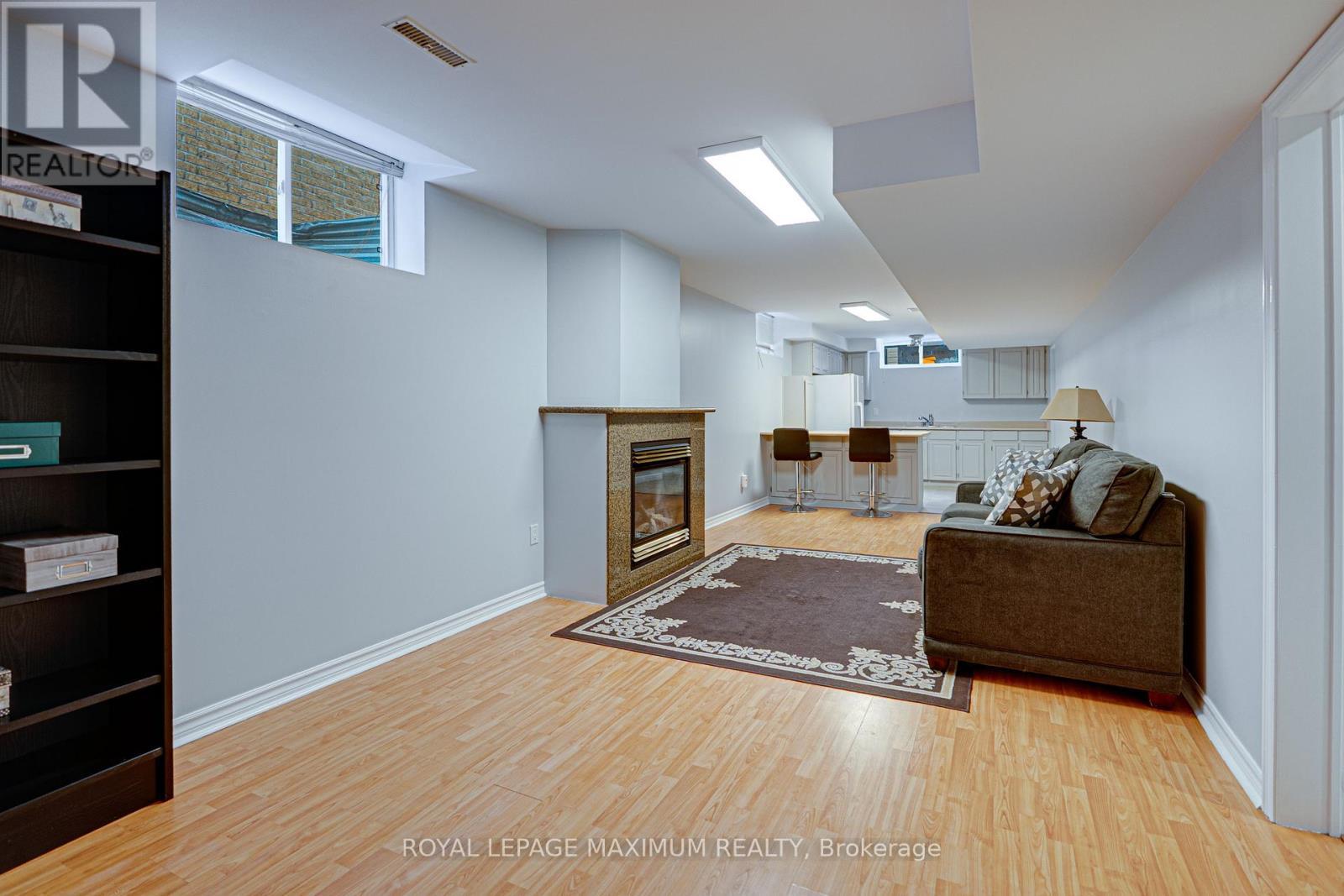 












222 KIMBER CRESCENT

,
Vaughan,




Ontario
L4L9K3

