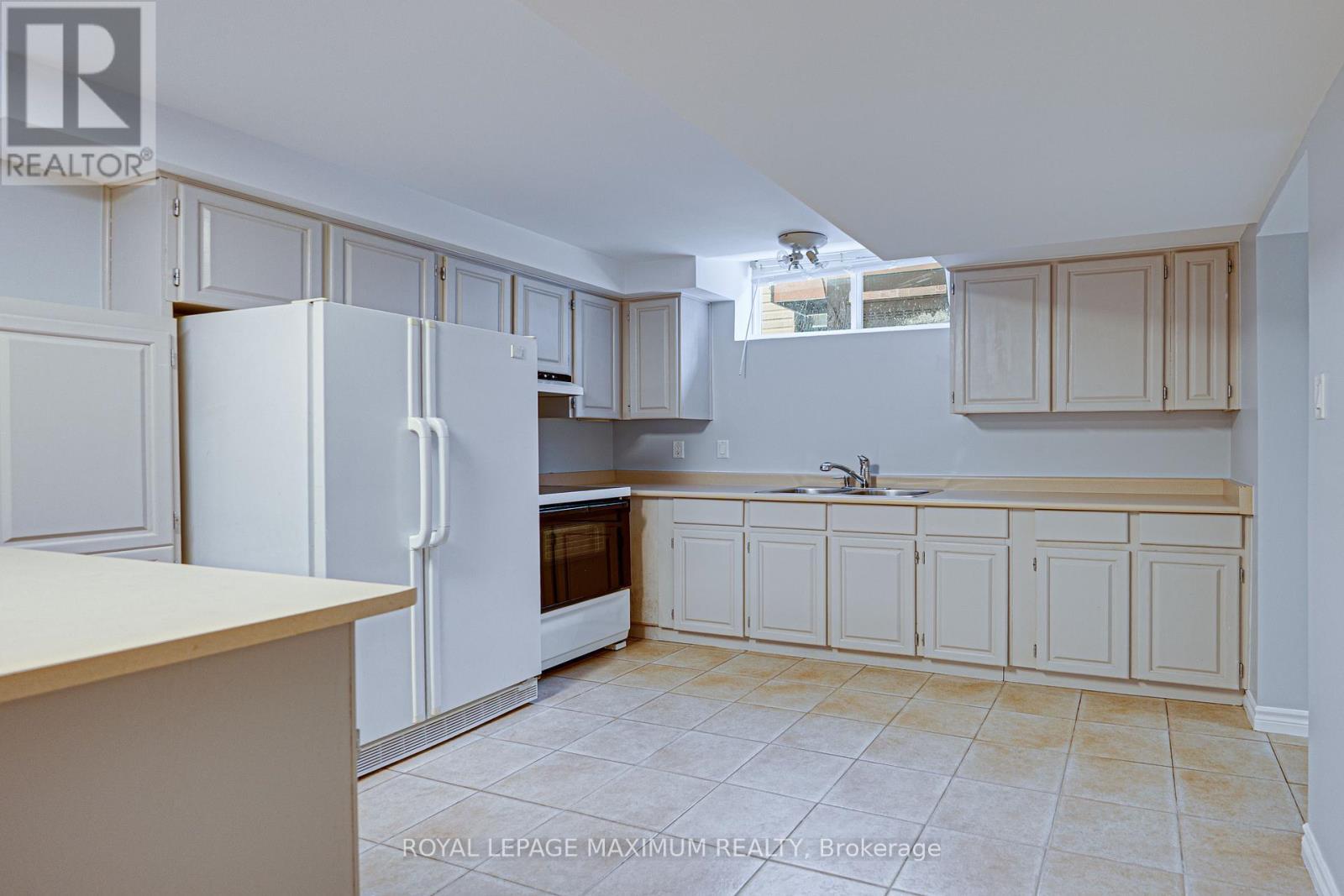 












222 KIMBER CRESCENT

,
Vaughan,




Ontario
L4L9K3

