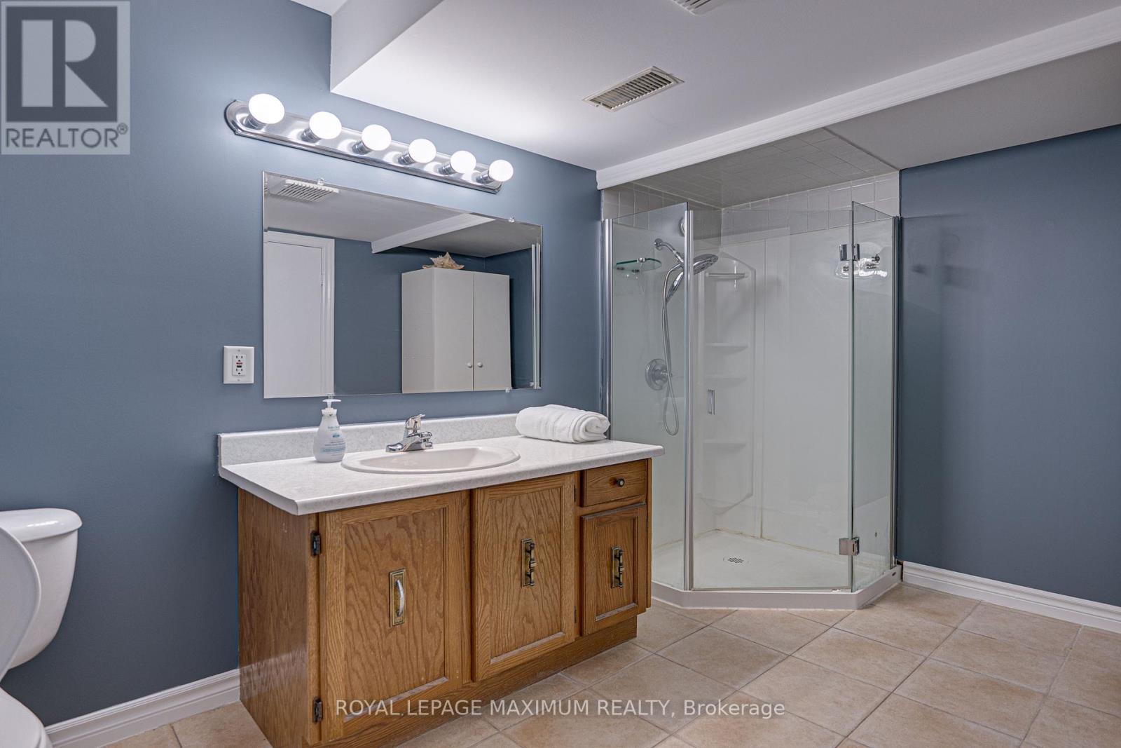 












222 KIMBER CRESCENT

,
Vaughan,




Ontario
L4L9K3

