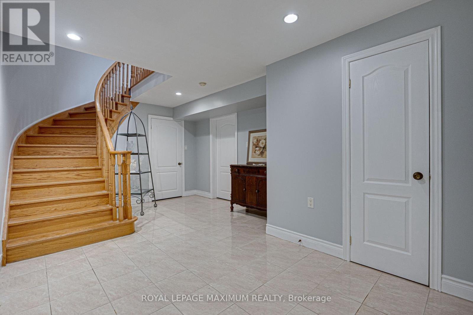 












222 KIMBER CRESCENT

,
Vaughan,




Ontario
L4L9K3

