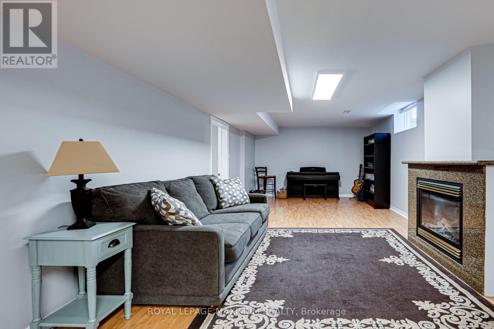 












222 KIMBER CRESCENT

,
Vaughan,




Ontario
L4L9K3

