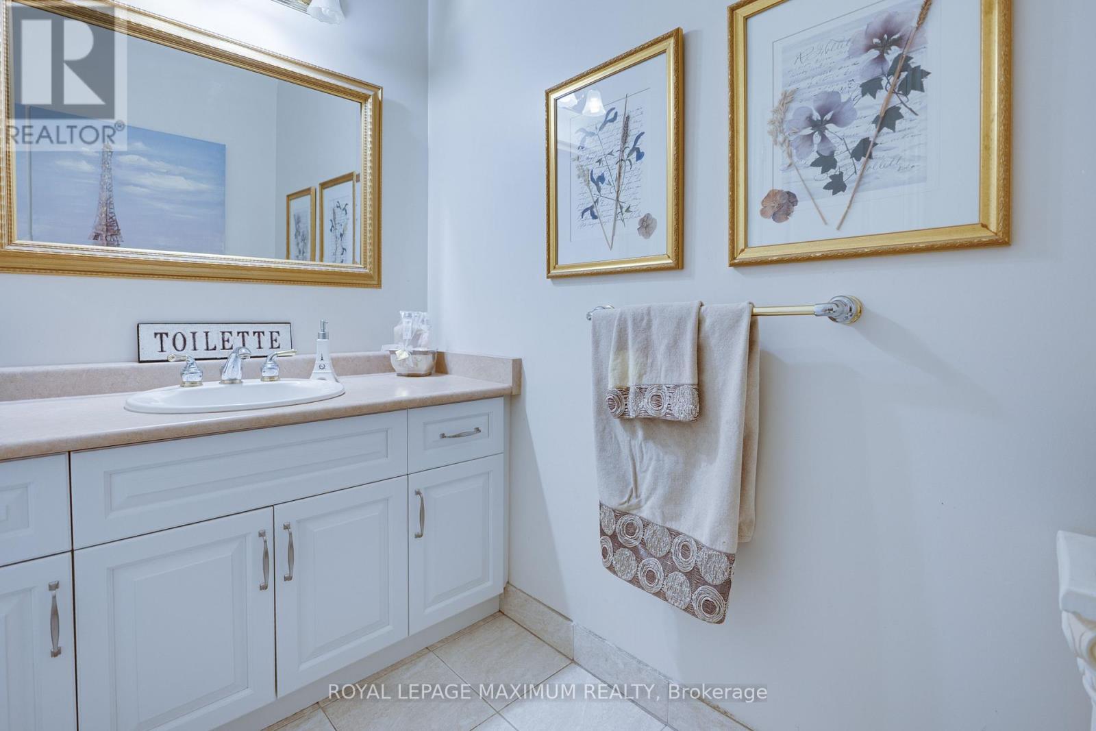 












222 KIMBER CRESCENT

,
Vaughan,




Ontario
L4L9K3

