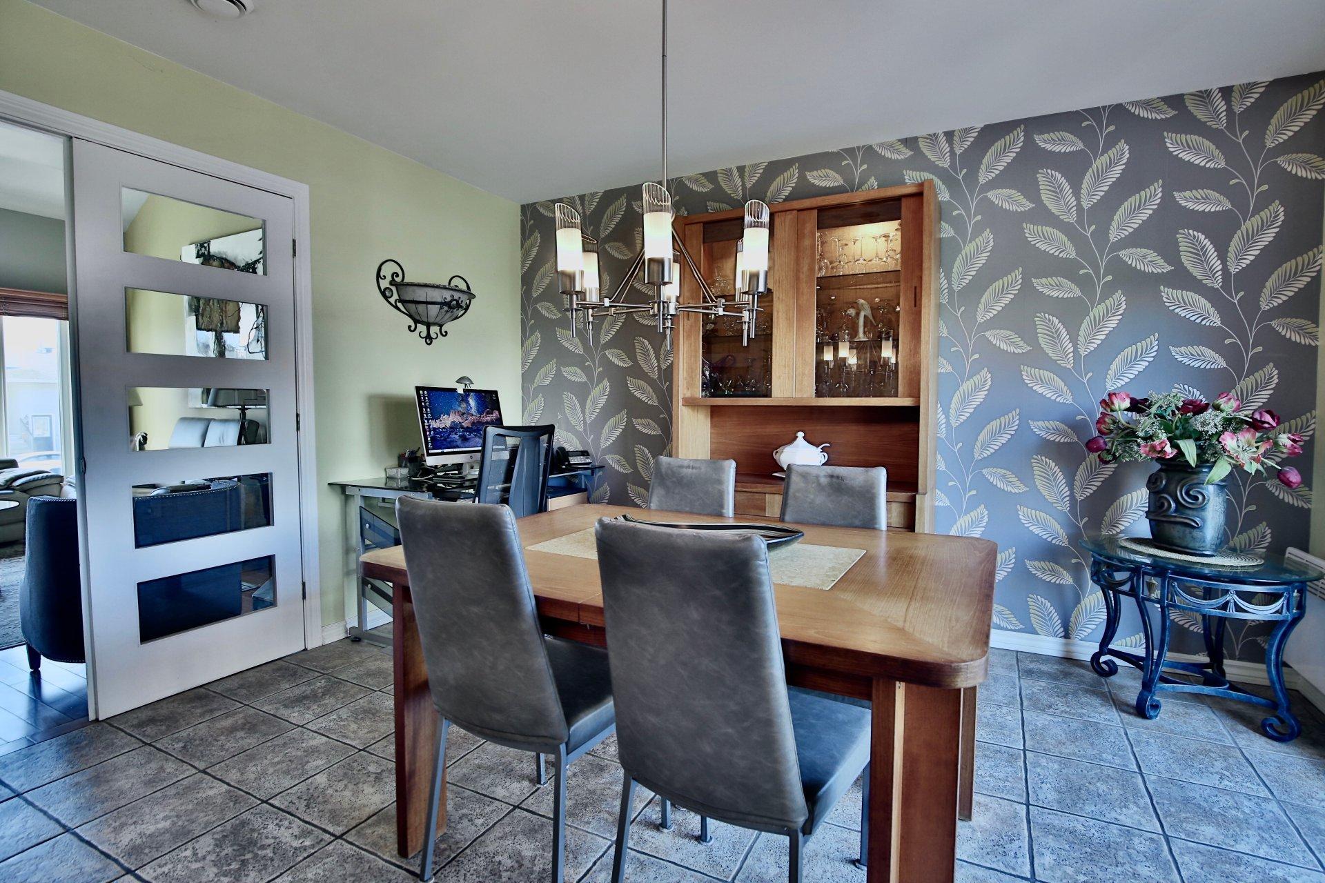 









653Z

 - 655Z


Rue Henri-Massé

,
Longueuil (Saint-Hubert),




QC
J3Y8T4

